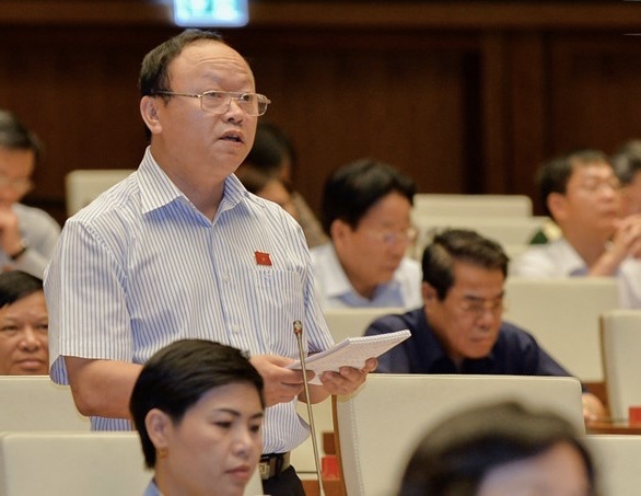 Cam vu khi tho so,  dong bao dan toc pham luat het anh 2