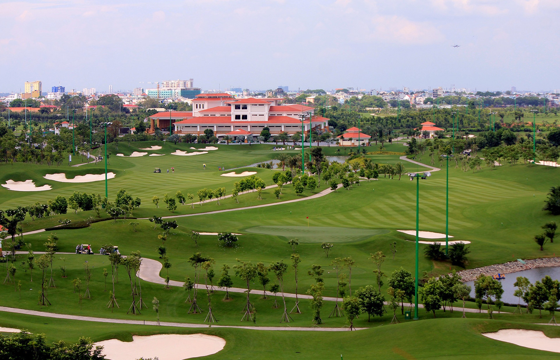 De nghi kiem tra cong trinh bat hop phap trong san bay Tan Son Nhat hinh anh