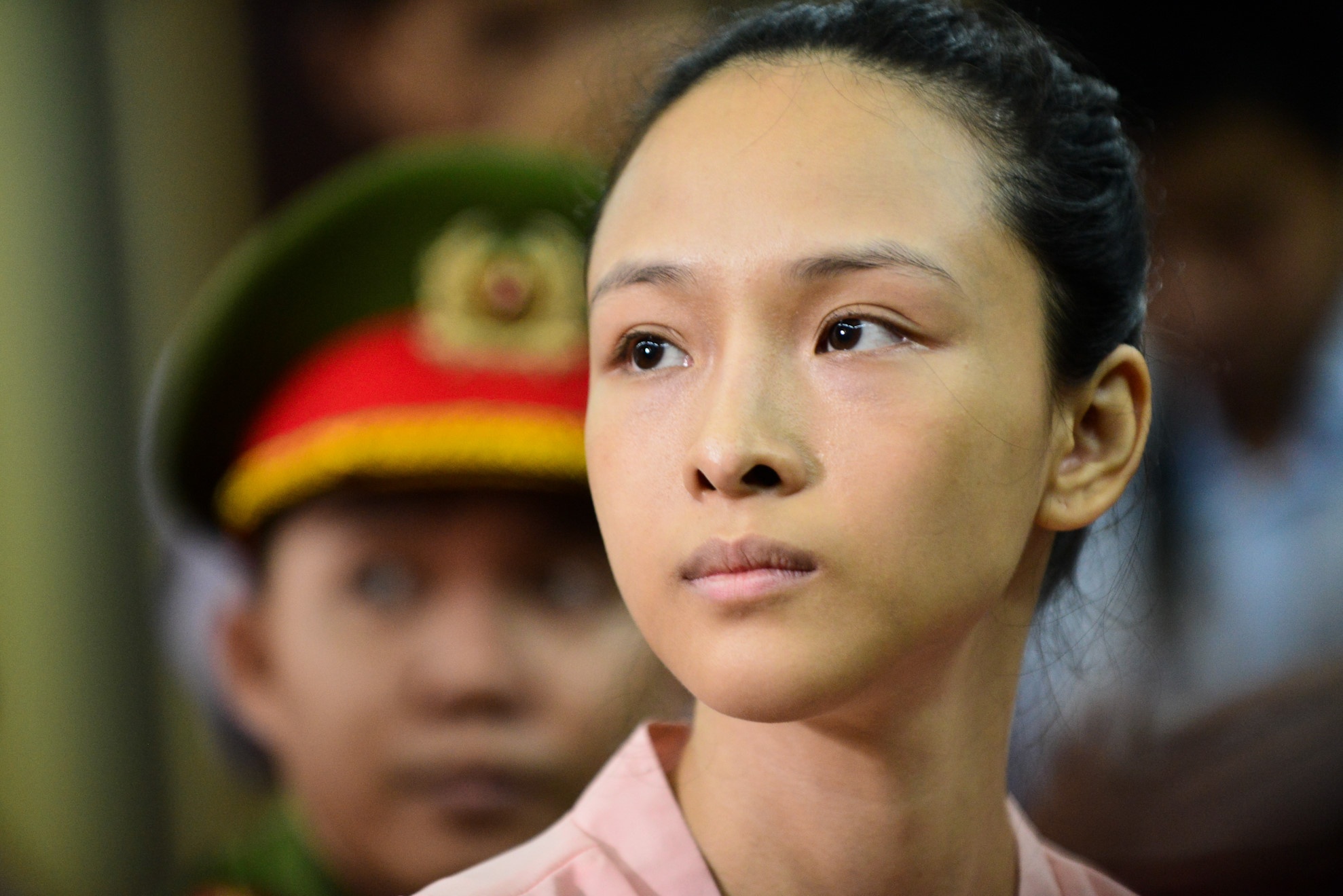 Luat su kien nghi cho hoa hau Phuong Nga tai ngoai hinh anh