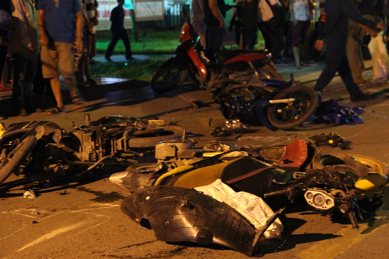 Hien truong vu 13 xe dam lien hoan o Sai Gon hinh anh