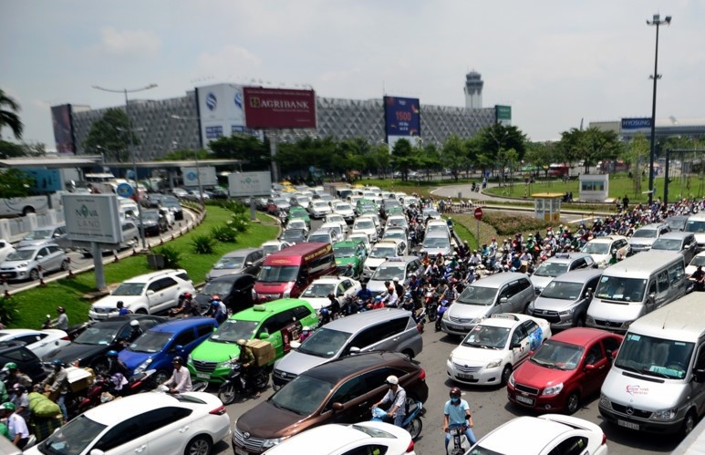 So GTVT TP.HCM: Chua the giai quyet duoc ket xe o san bay Tan Son Nhat hinh anh