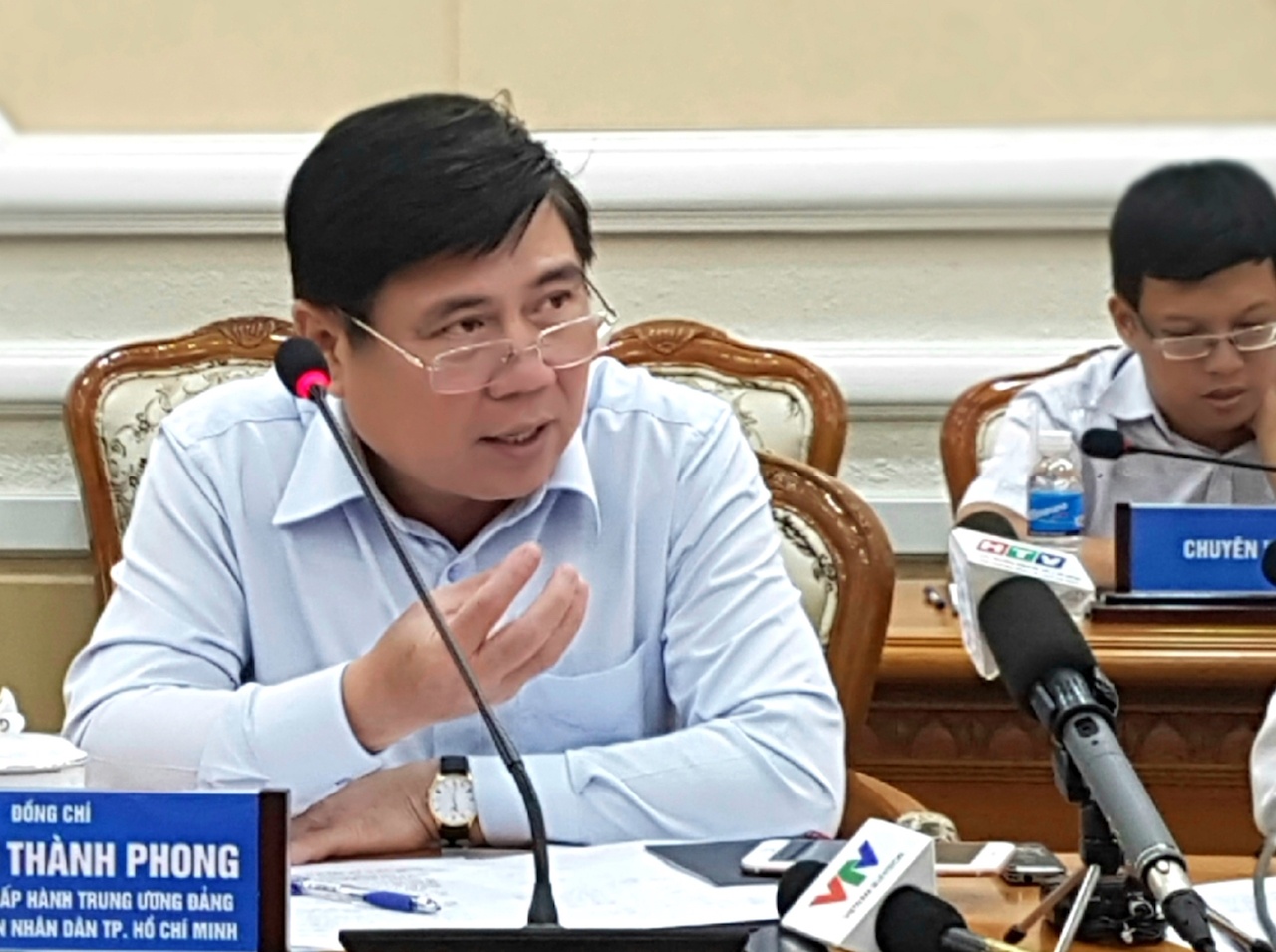 Chu tich TP.HCM phe binh lanh dao so nganh bao cao vong hinh anh