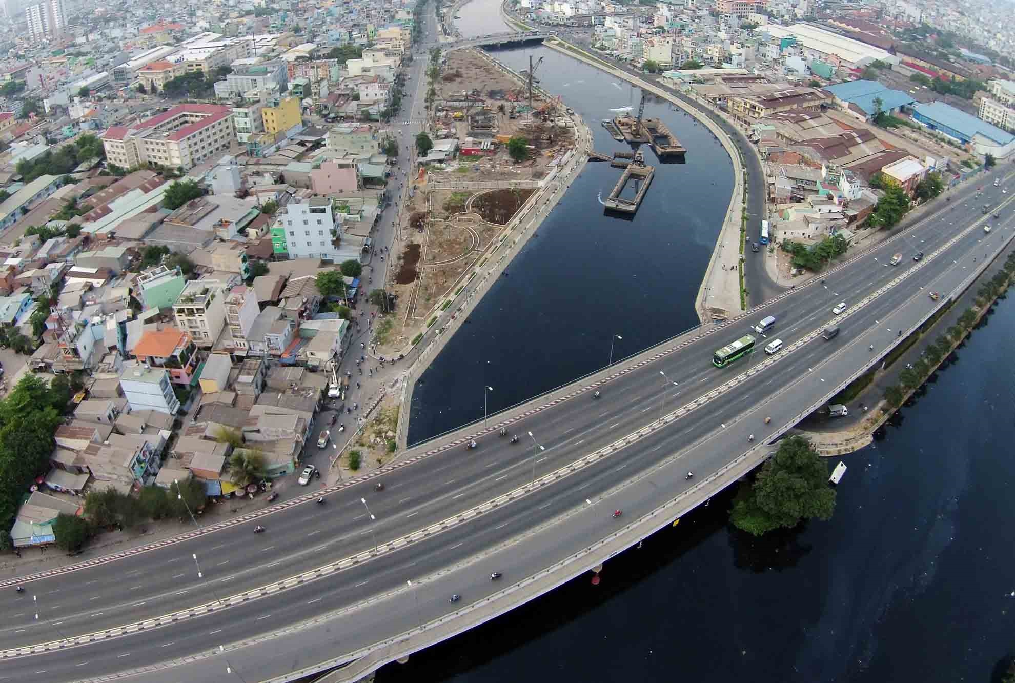 TP.HCM phe binh hai lanh dao vi sai pham lien quan den du an ODA hinh anh