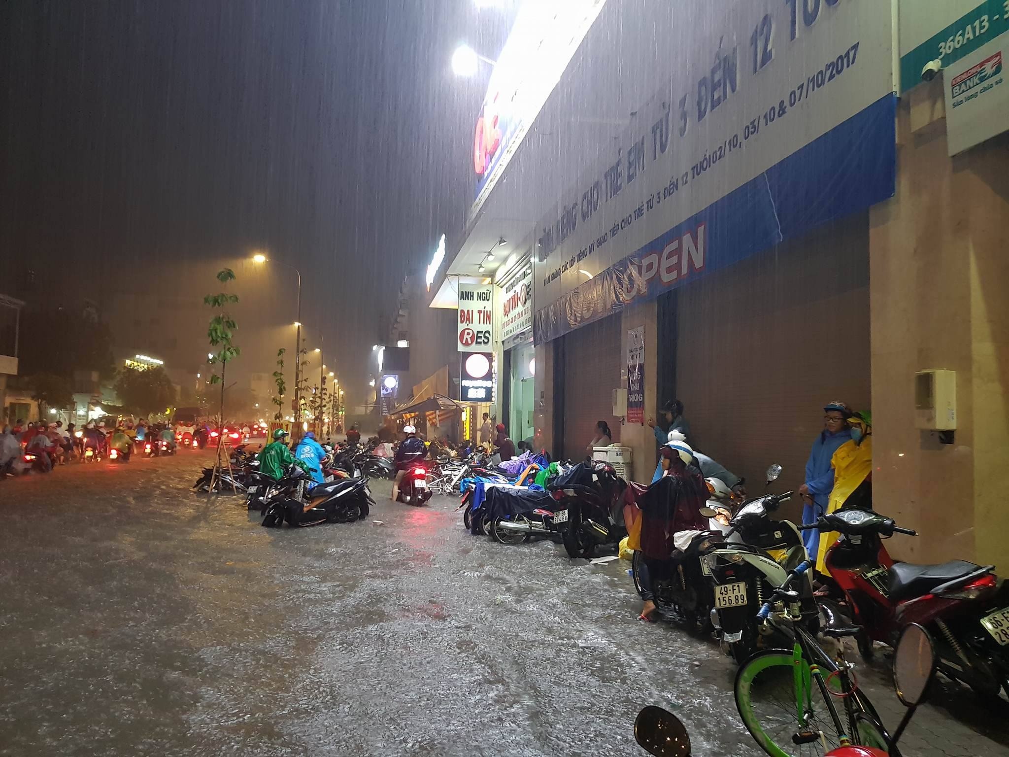 Sai Gon ngap sau anh 4