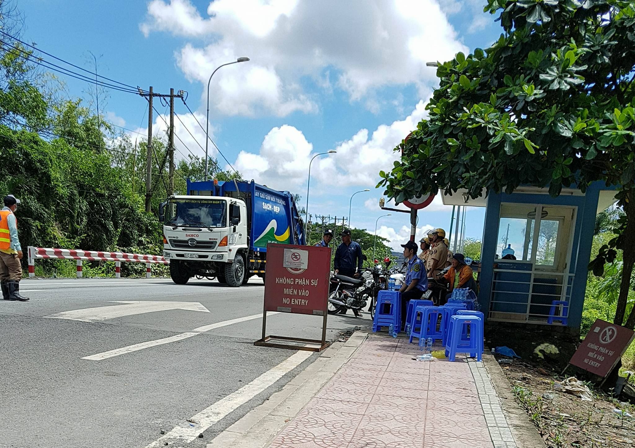 Phản đối bãi rác Đa Phước ảnh 2 Phan doi bai rac Da Phuoc anh 2