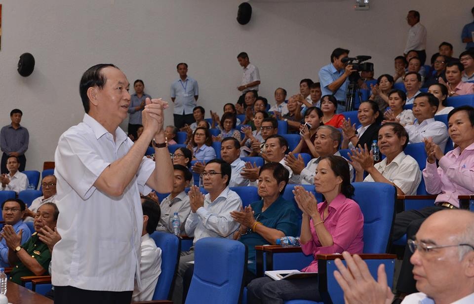 Chủ tịch nước Trần Đại Quang tiếp xúc cử tri ảnh 2 Chu tich nuoc Tran Dai Quang tiep xuc cu tri anh 2