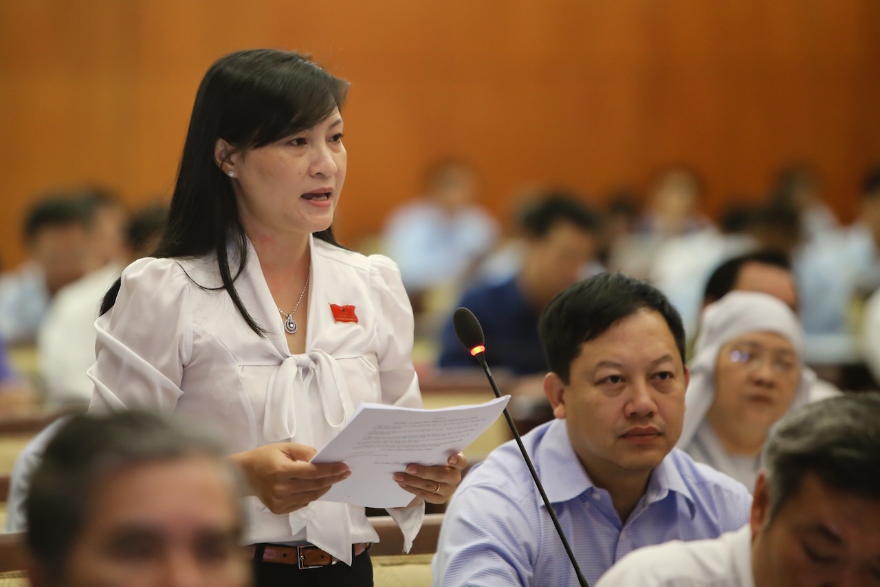 cam cong chuc mac quan jean anh 1