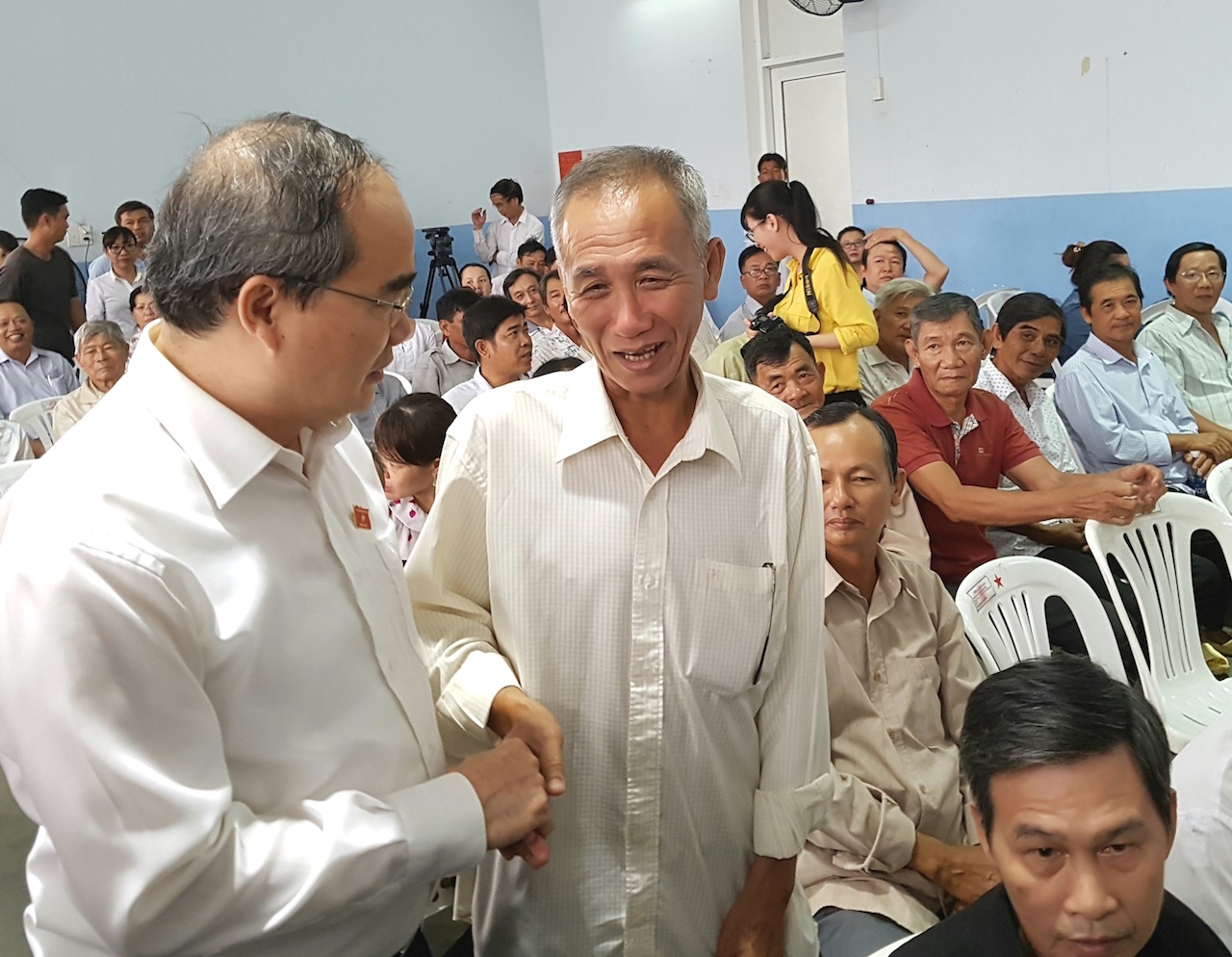 Ket xe tren cau xuong cap, neu cau sap ai chiu trach nhiem? hinh anh