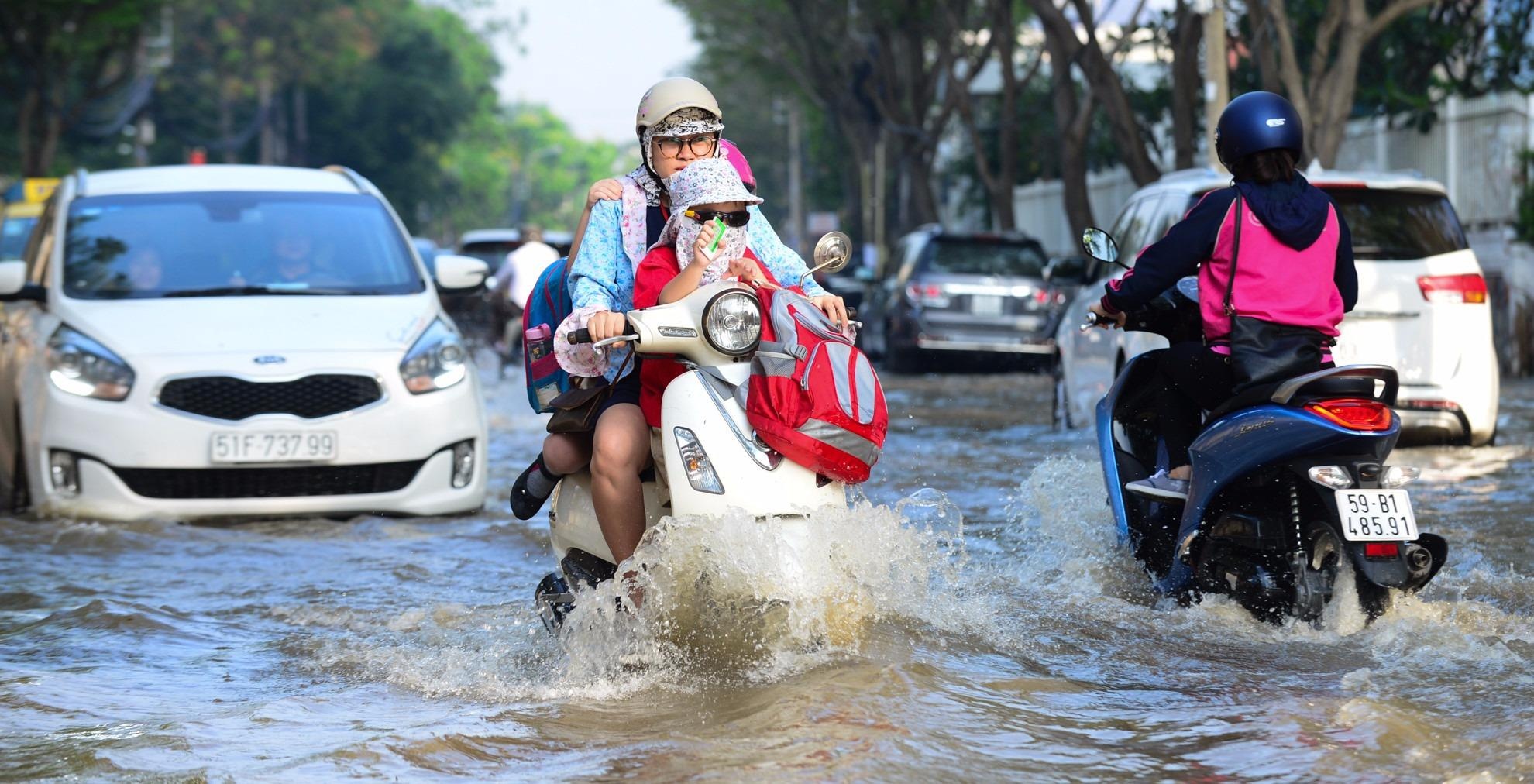 Chuyen gia canh bao viec tang thue, phi o TP.HCM hinh anh