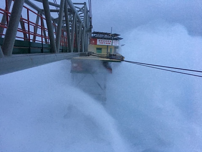 Bão Tembin qua nhà giàn DK! ảnh 1 Bao Tembin qua nha gian DK! anh 1