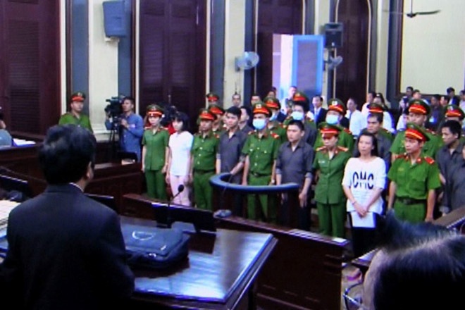 Ke cam dau nhom khung bo san bay Tan Son Nhat linh 16 nam tu hinh anh