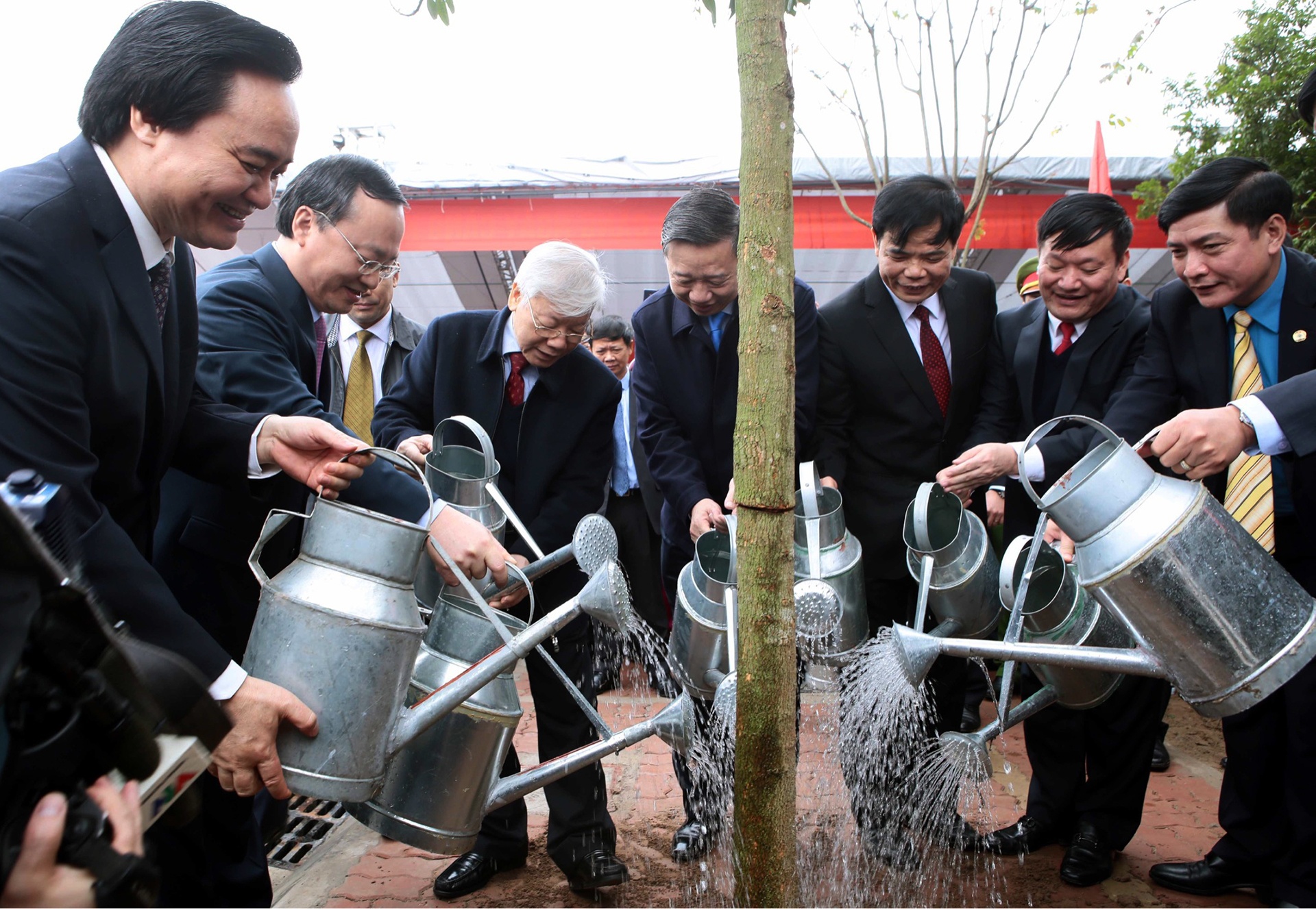 Tong bi thu Nguyen Phu Trong trong cay anh 1