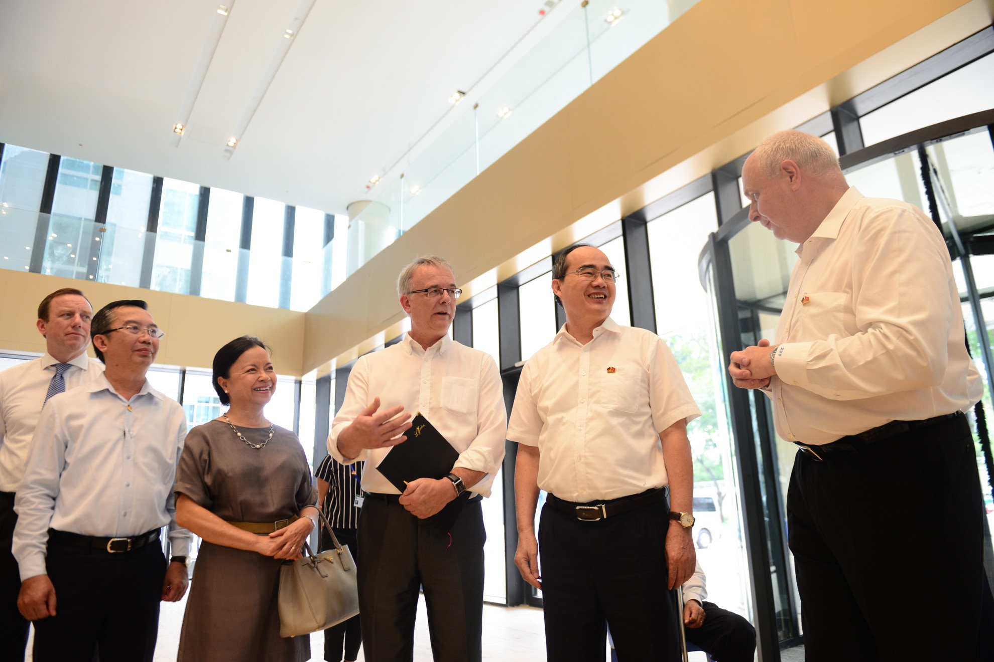 TP.HCM de xuat muc thu nhap tien ty de chieu mo nhan tai hinh anh