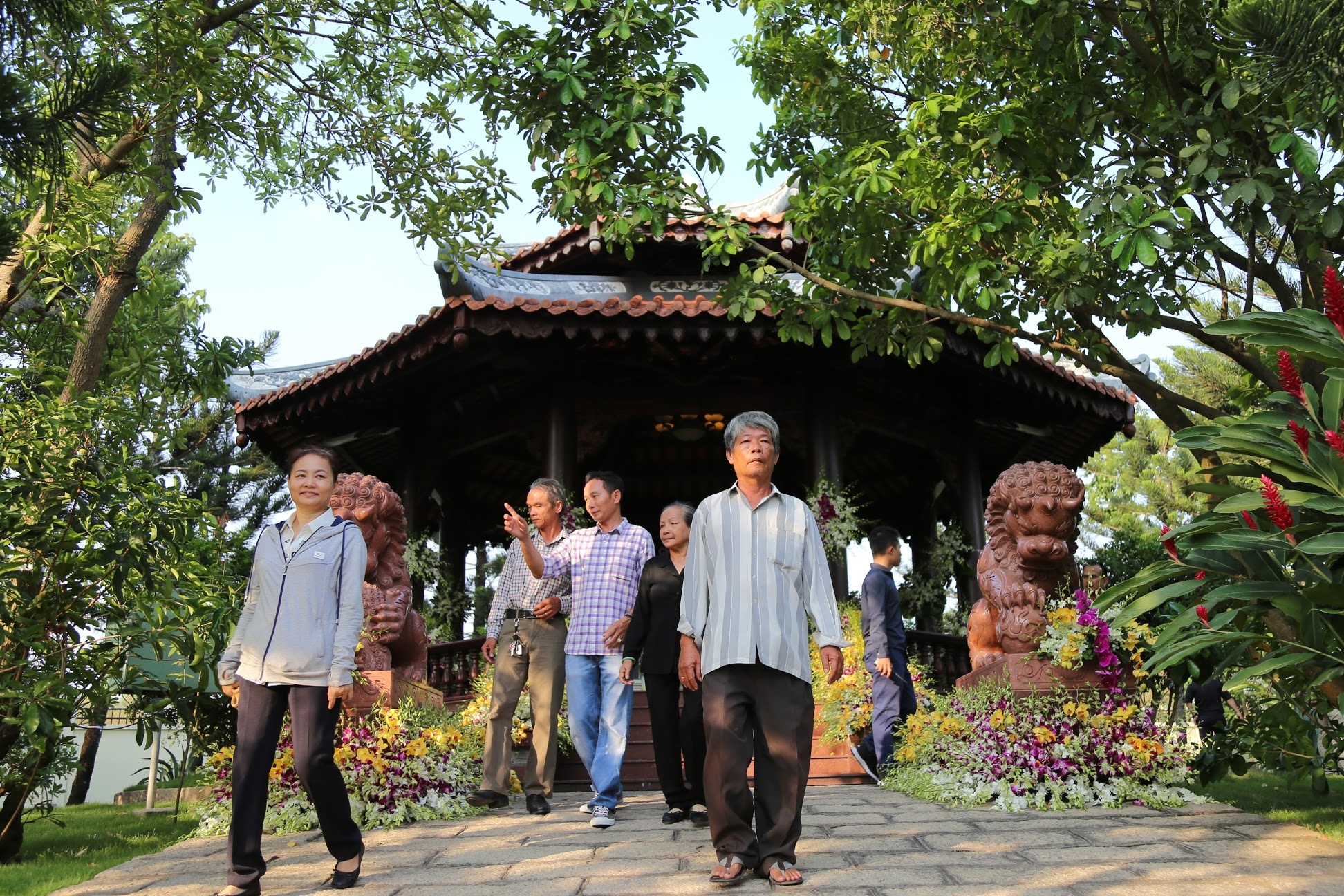 Noi an nghi giua vuon cay cua nguyen Thu tuong Phan Van Khai hinh anh