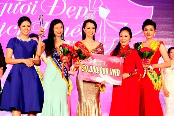 'Nguoi dep Du lich Hue' nhan phat 15 trieu dong hinh anh