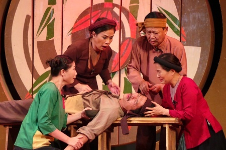 Tranh chuc giam doc nha hat Kich Viet Nam anh 1