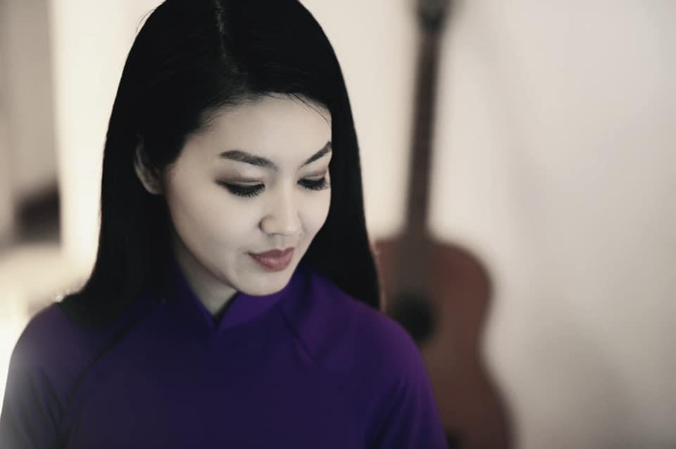 MC Hong Nhung khoc khi nghe nhung cau chuyen ve Truong Son huyen thoai hinh anh