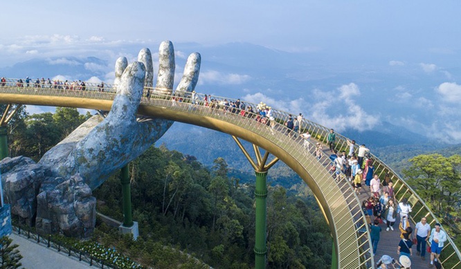 V.League,  Tiec trang mau,  Du lich Viet anh 1