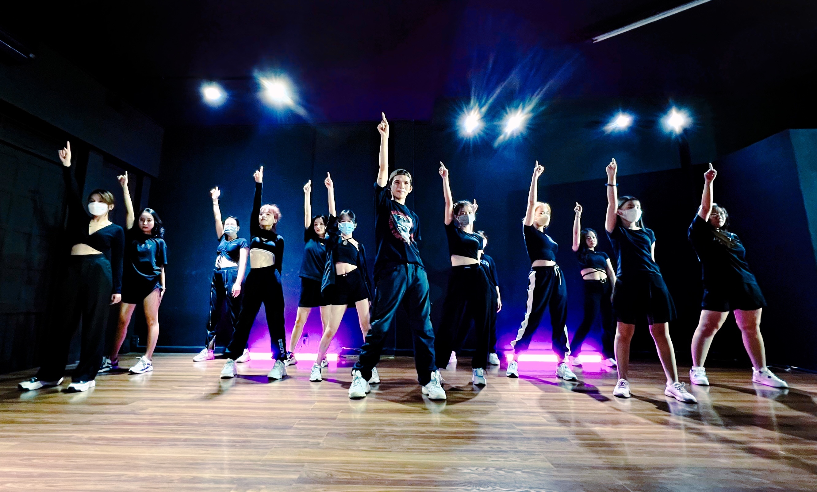 Da qua thoi chi co fan Kpop di hoc nhay Kpop hinh anh