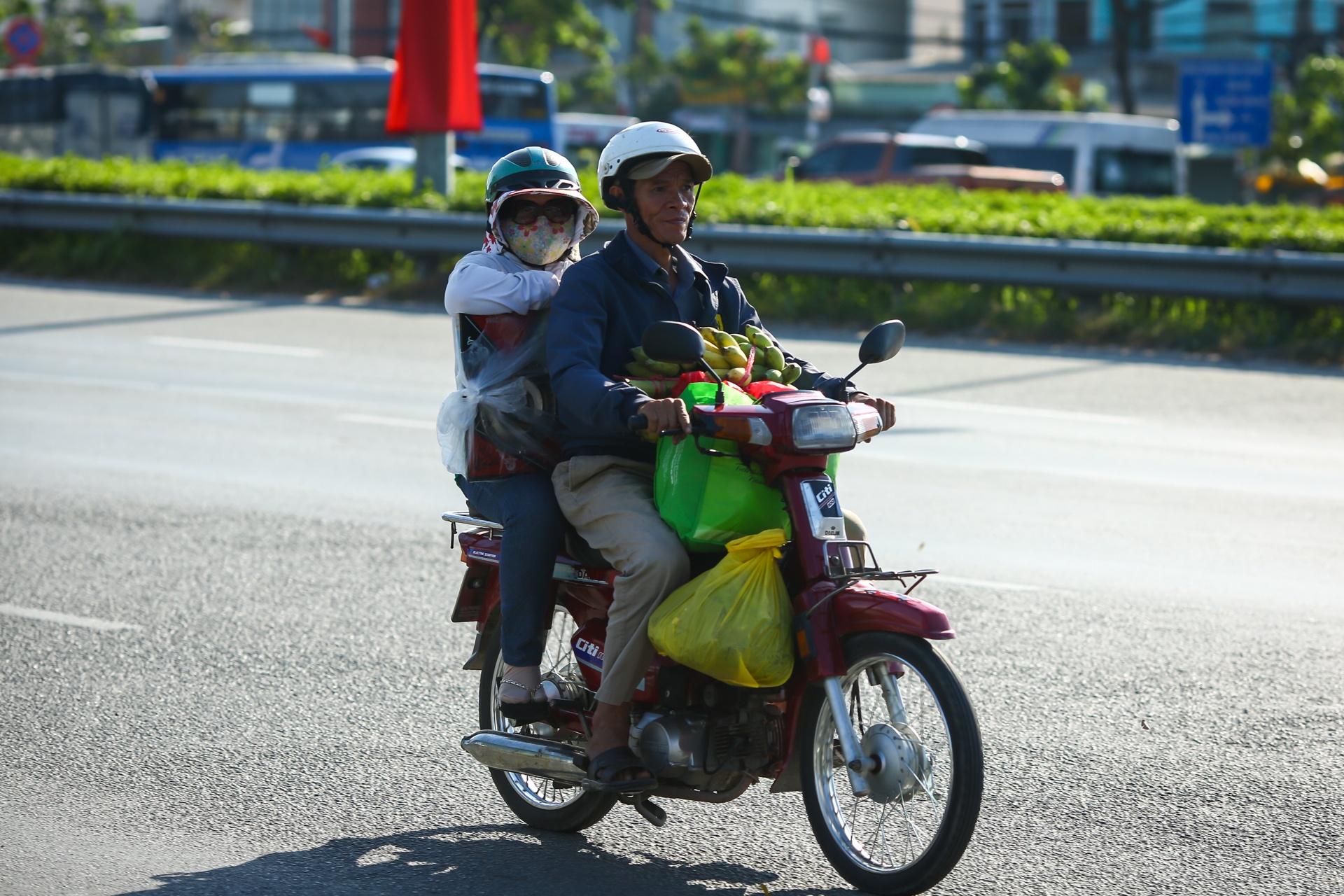 nguoi dan linh kinh do dac tro ve Sai Gon duoi cai nong 34 do anh 3