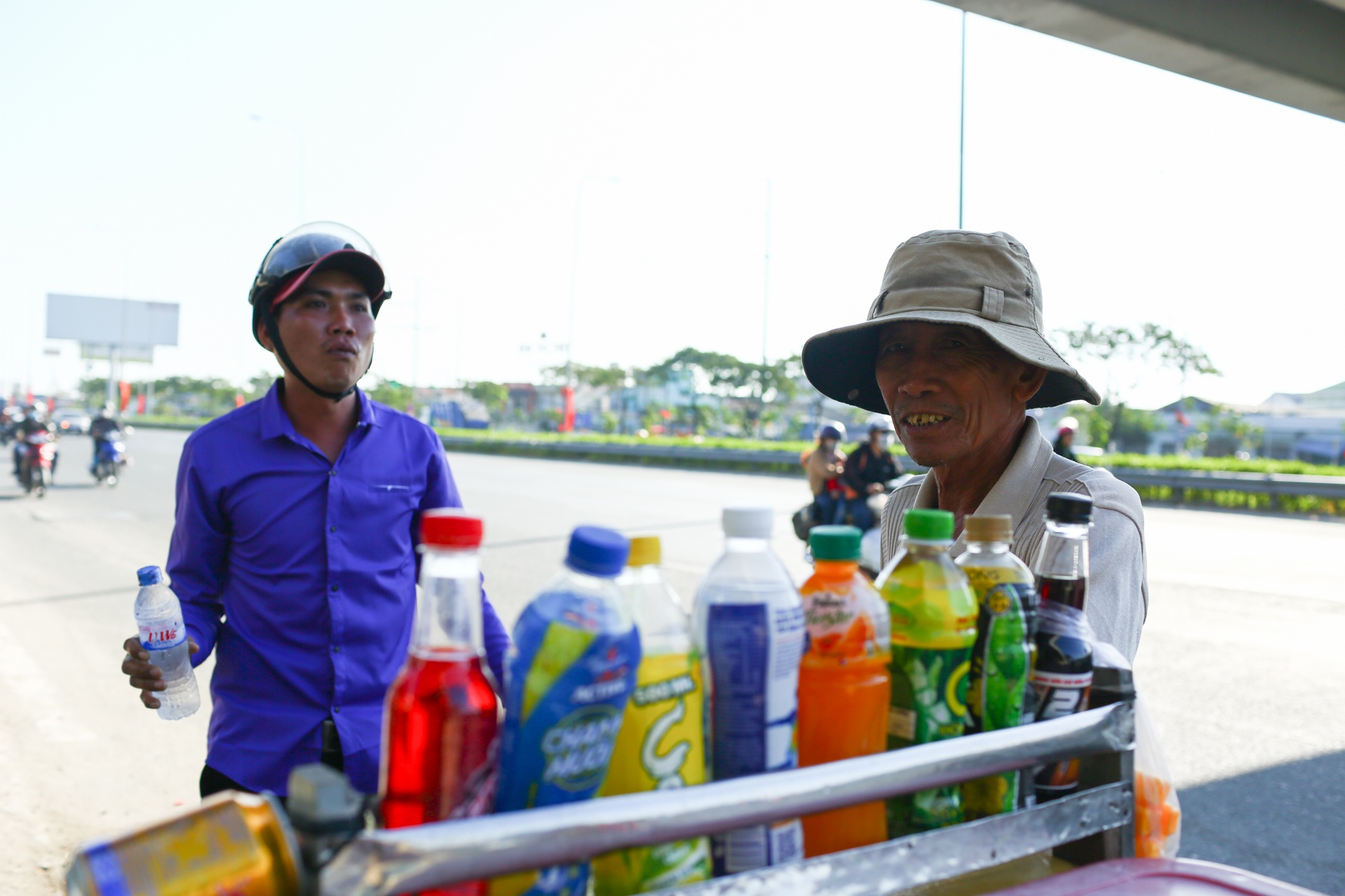 nguoi dan linh kinh do dac tro ve Sai Gon duoi cai nong 34 do anh 6