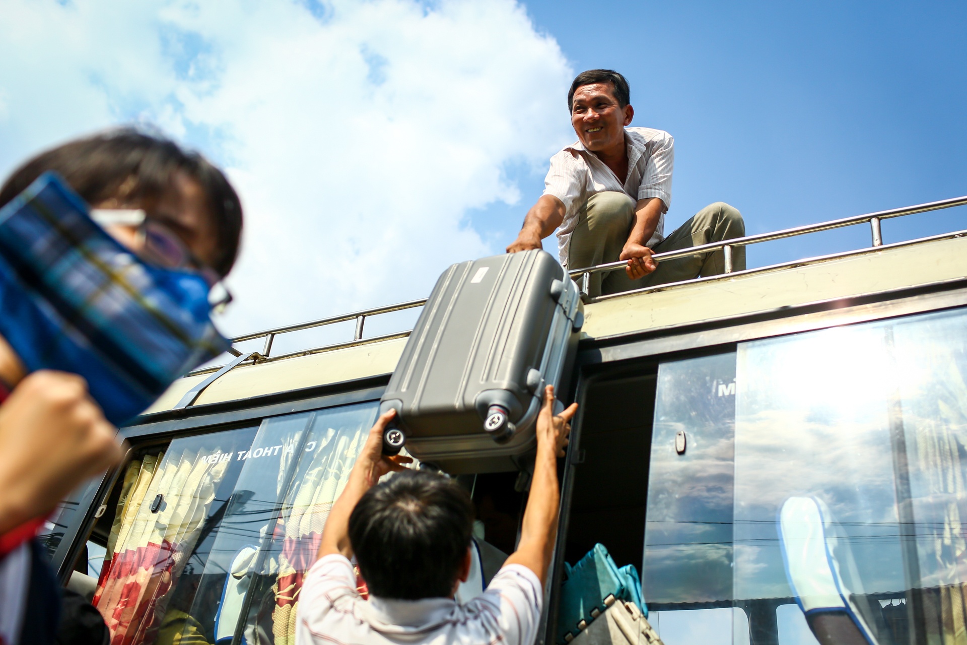 nguoi dan linh kinh do dac tro ve Sai Gon duoi cai nong 34 do anh 12