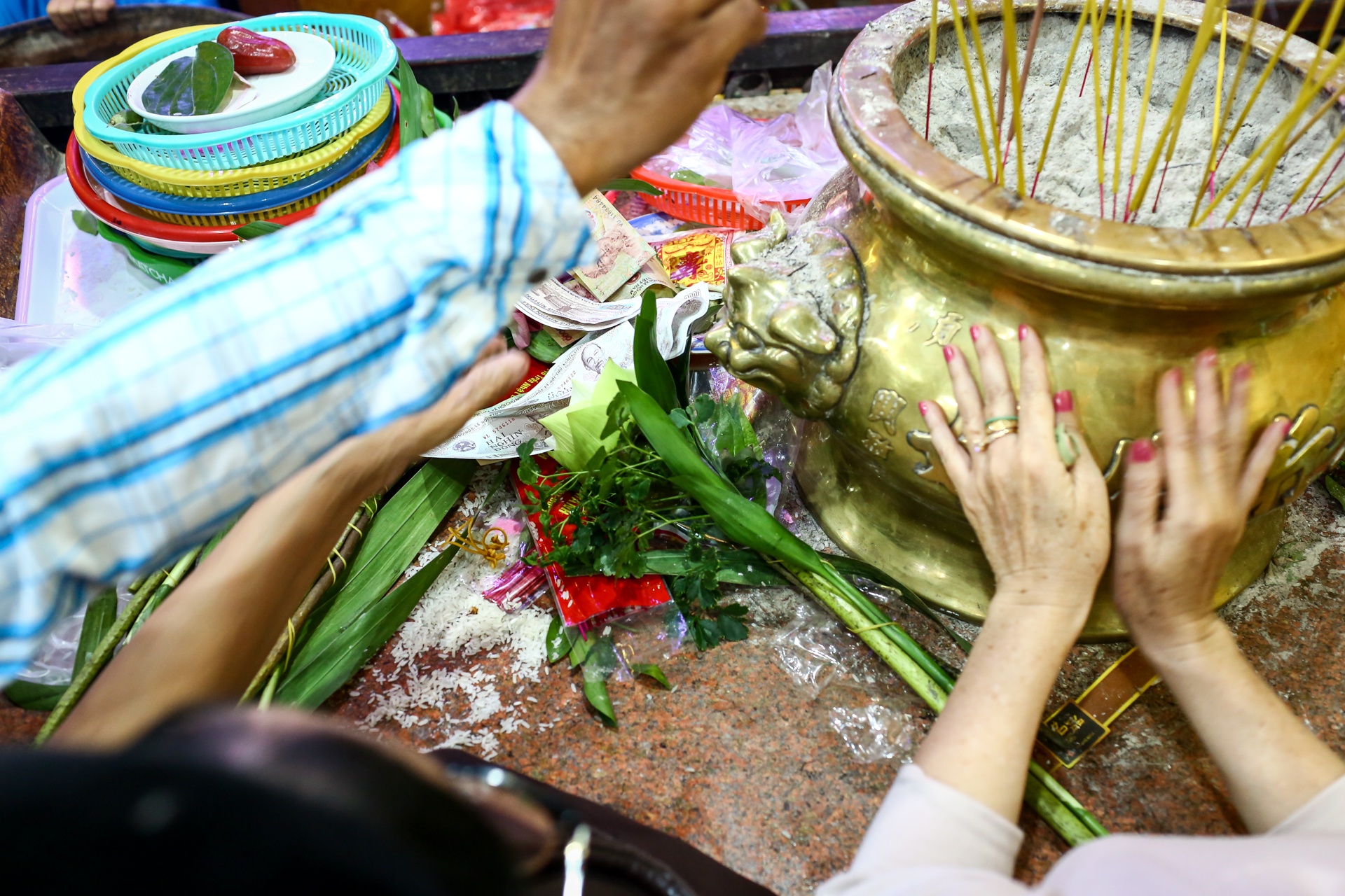 chen chan nghet tho vieng chua ba binh duong anh 12