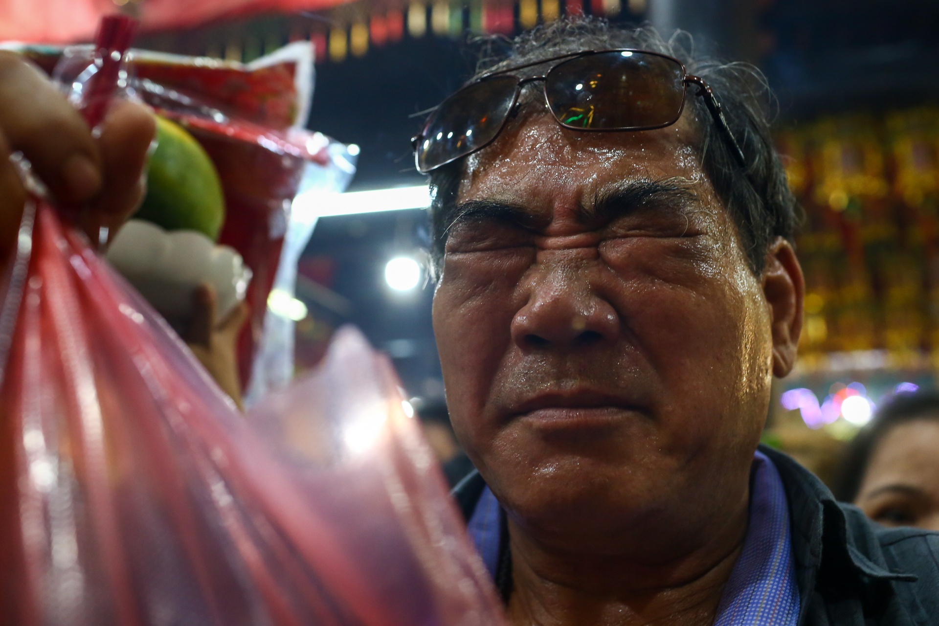 Hang nghin nguoi di le chua Ba o Binh Duong duoi cai nong 35 do C hinh anh