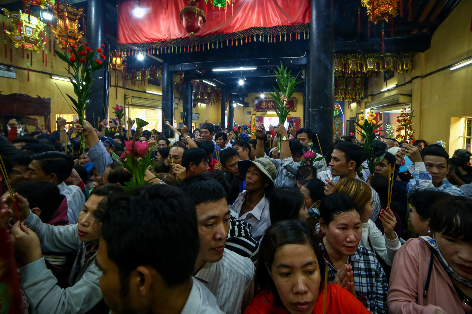 chen chan nghet tho vieng chua ba binh duong anh 15