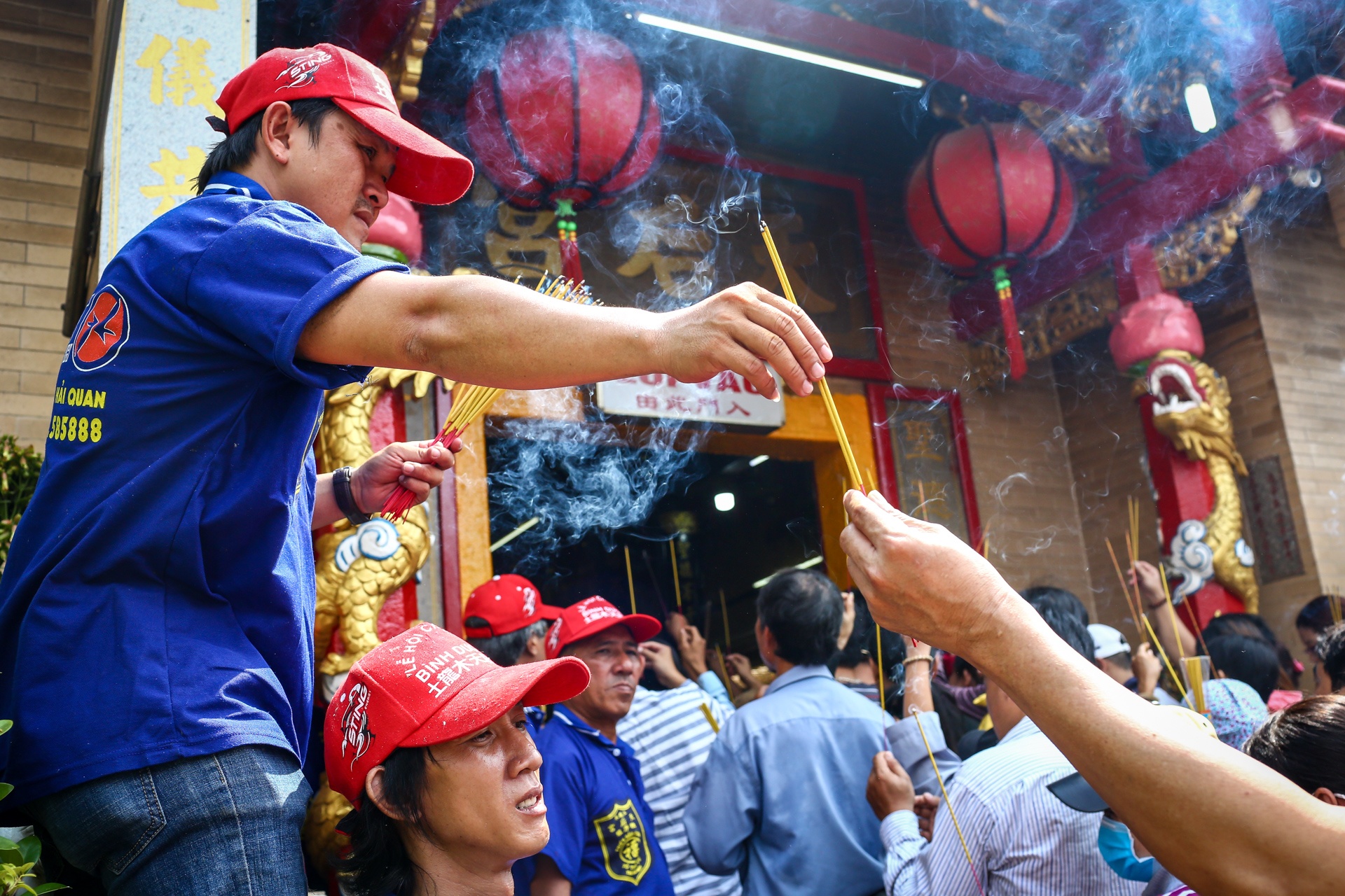 chen chan nghet tho vieng chua ba binh duong anh 3