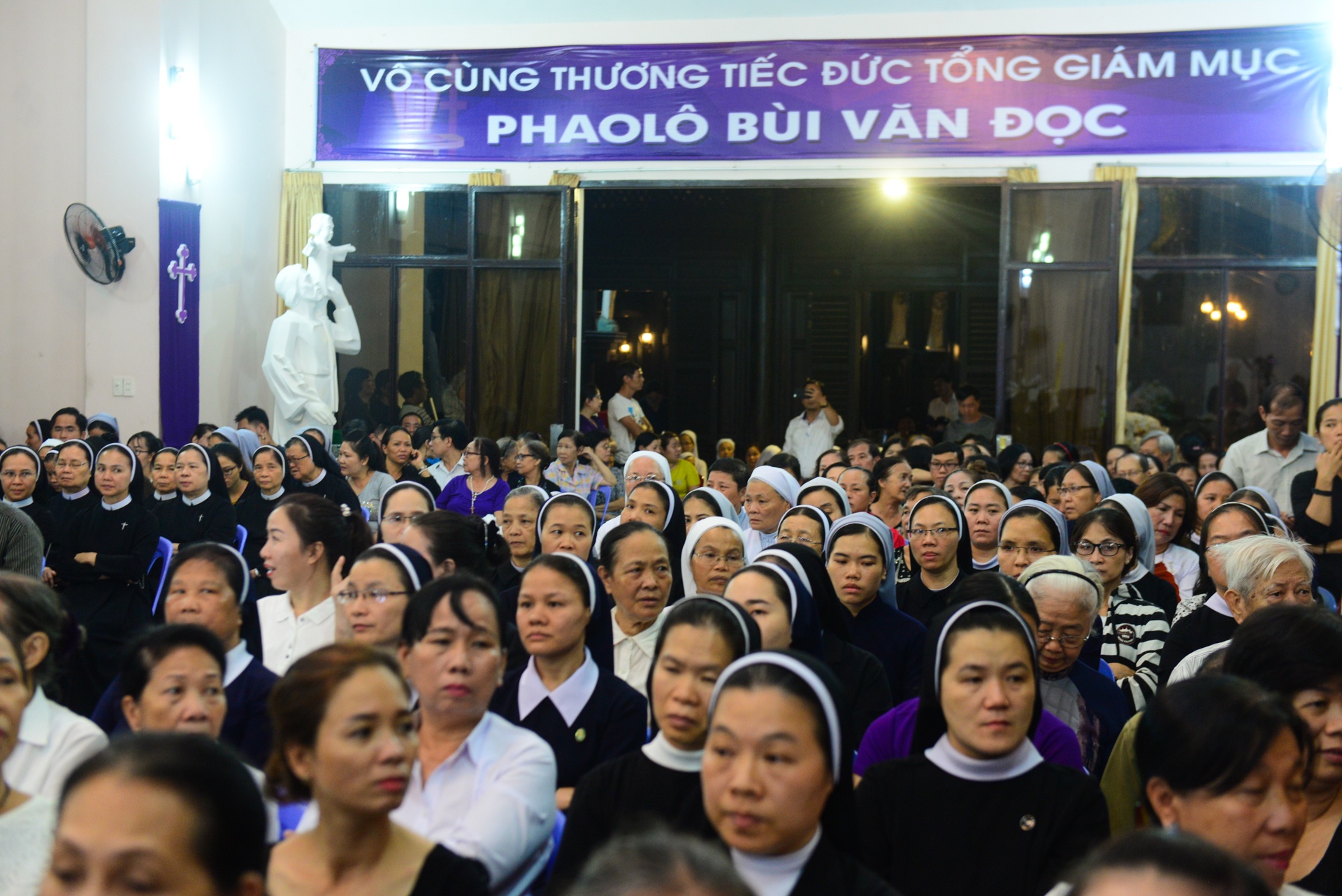 thi hai duc tong giam muc phaolo bui van doc ve den Sai Gon anh 3