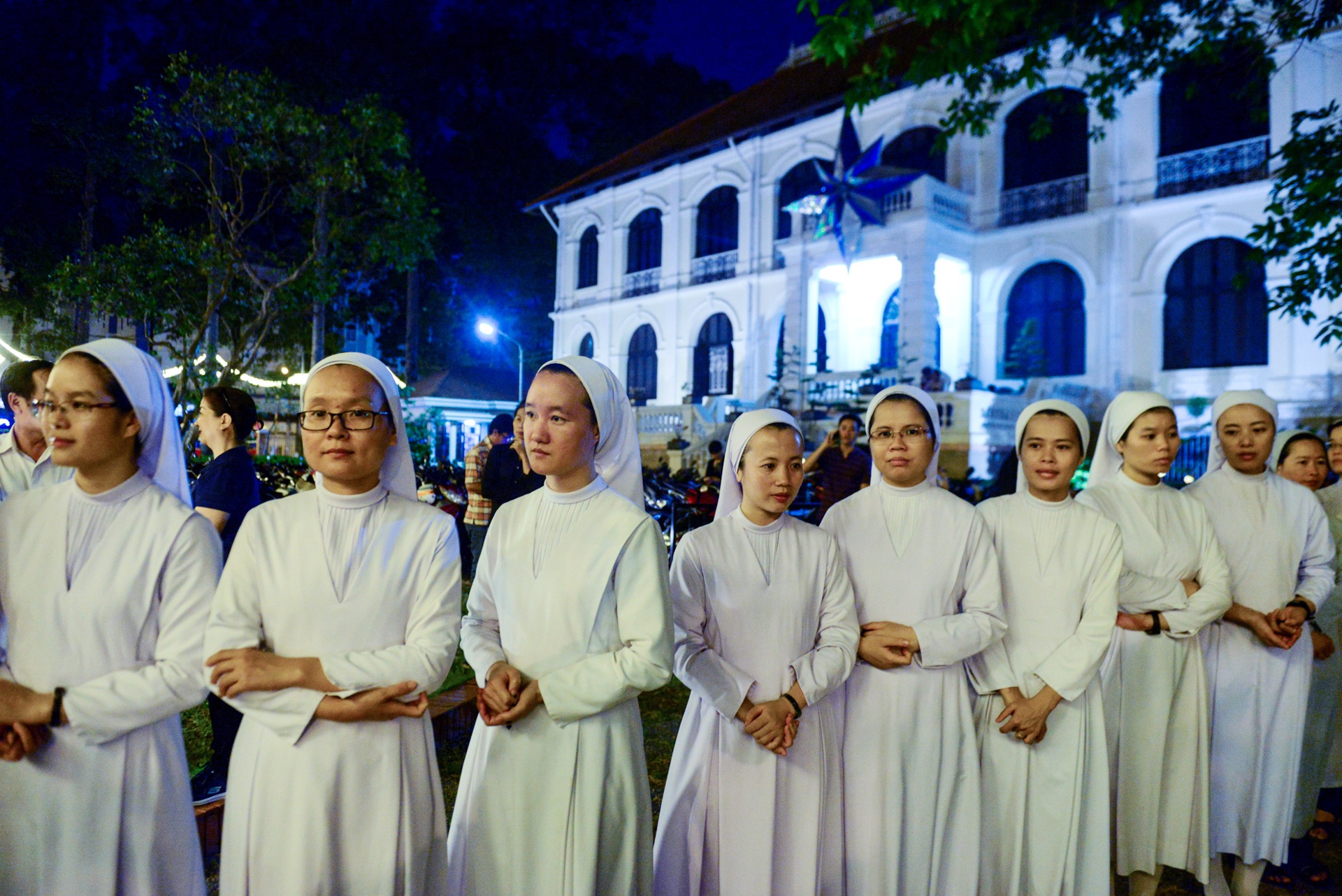 thi hai duc tong giam muc phaolo bui van doc ve den Sai Gon anh 4