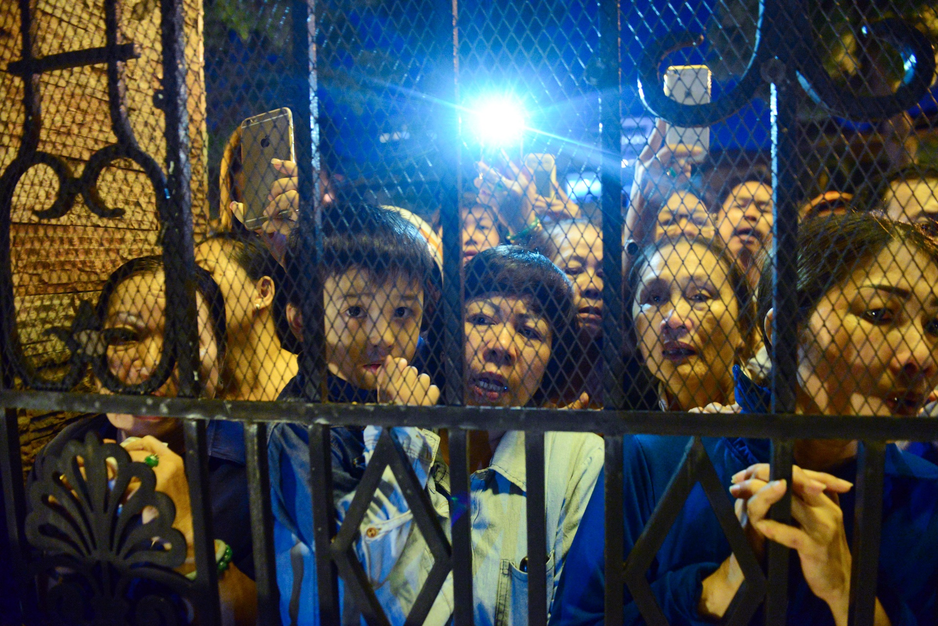 thi hai duc tong giam muc phaolo bui van doc ve den Sai Gon anh 10