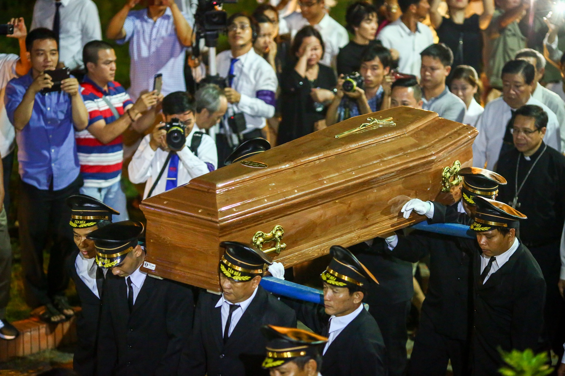 Linh cuu Tong giam muc Phaolo Bui Van Doc ve den Sai Gon hinh anh