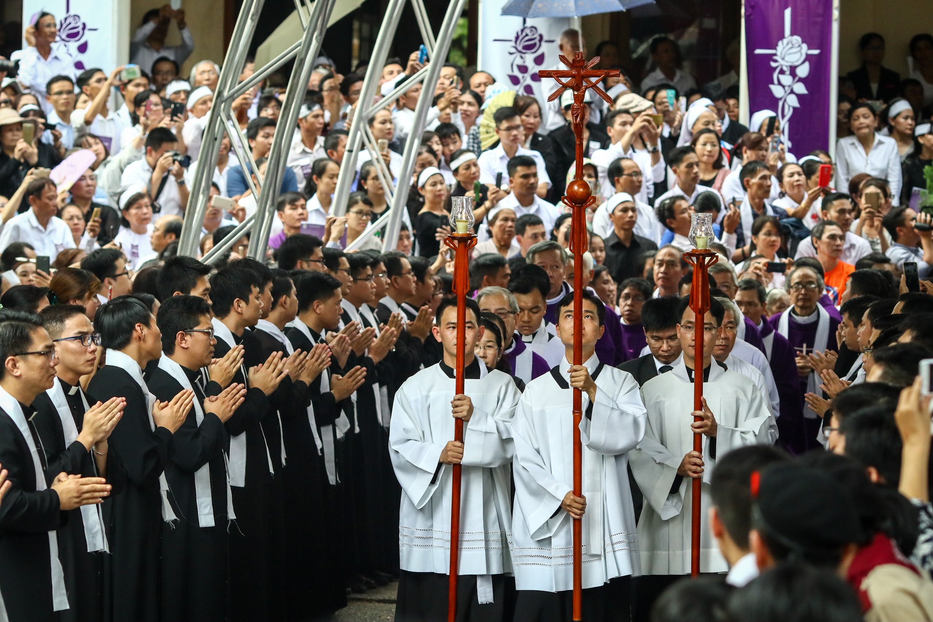 hang nghin nguoi doi nang tien dua co Tong giam muc ve noi an nghi cuoi cung anh 8
