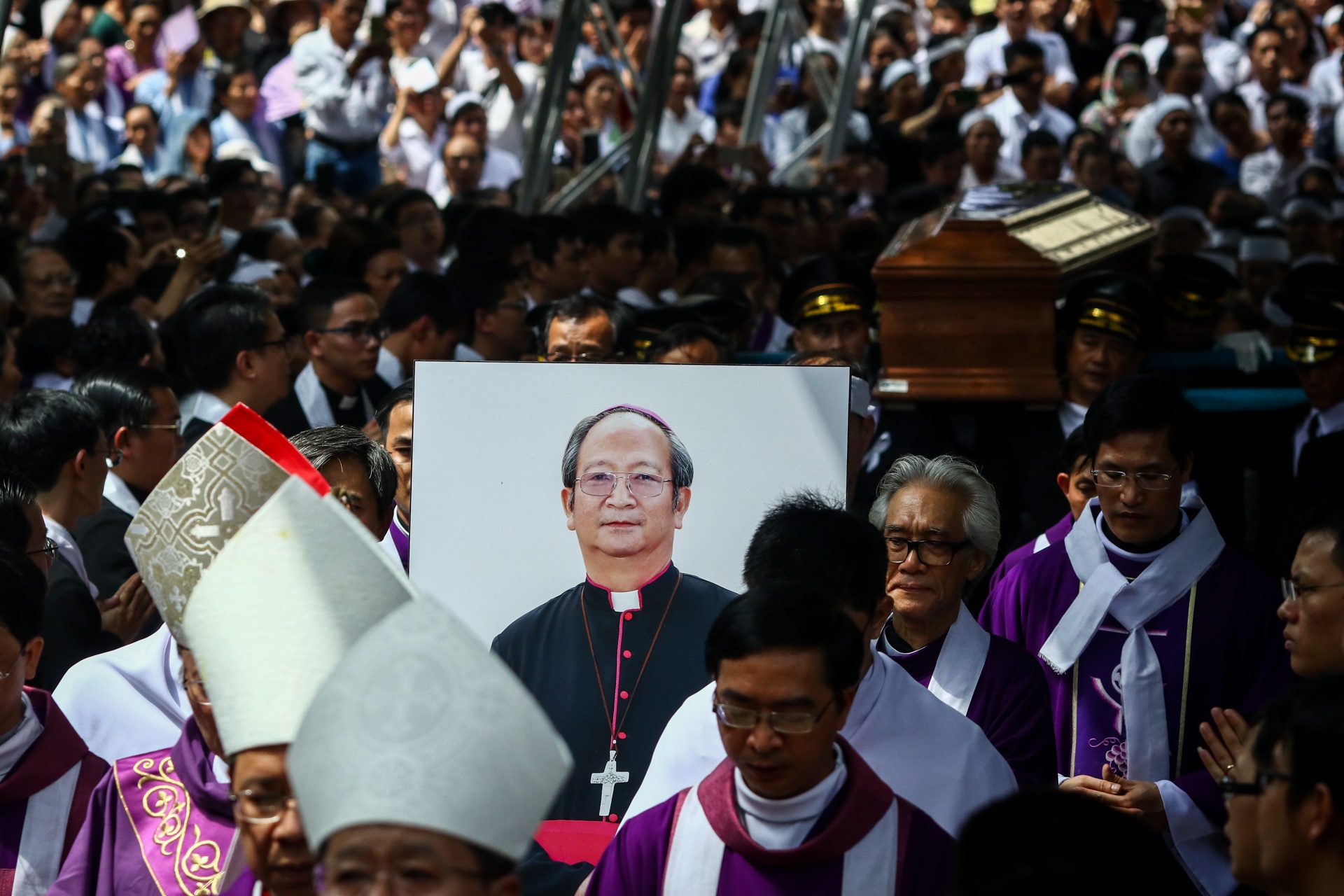 hang nghin nguoi doi nang tien dua co Tong giam muc ve noi an nghi cuoi cung anh 9