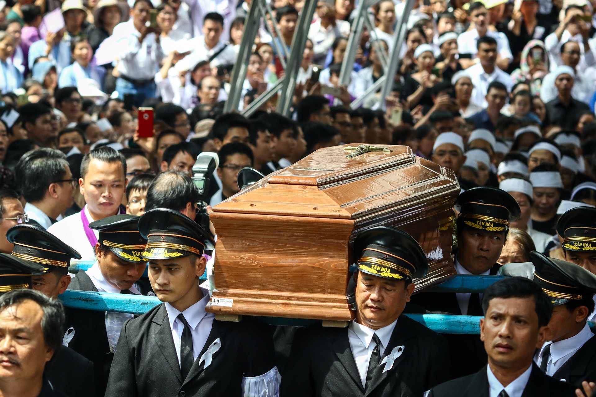 An tang co Tong giam muc Bui Van Doc trong nha nguyen co o Sai Gon hinh anh