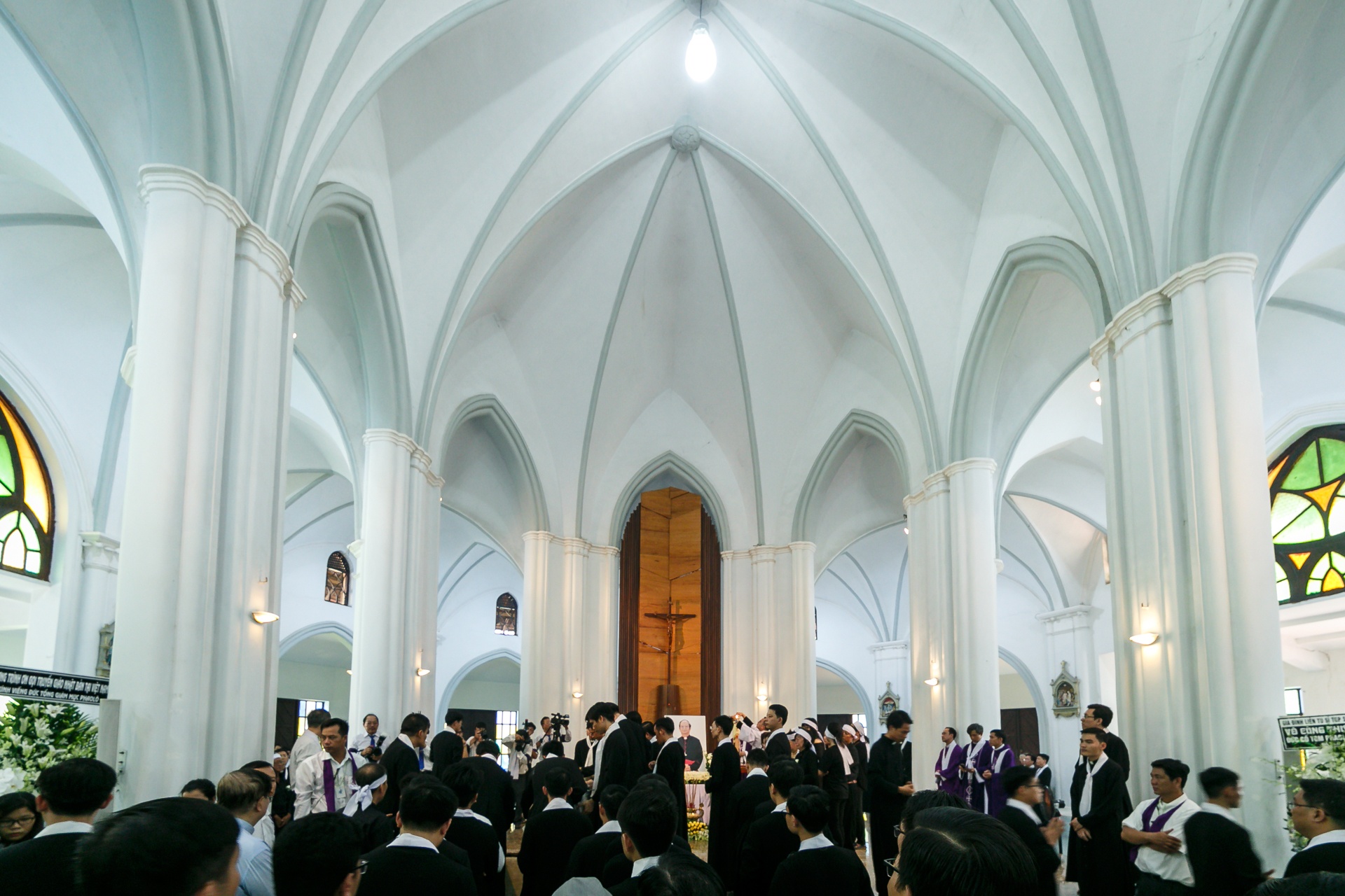 hang nghin nguoi doi nang tien dua co Tong giam muc ve noi an nghi cuoi cung anh 12