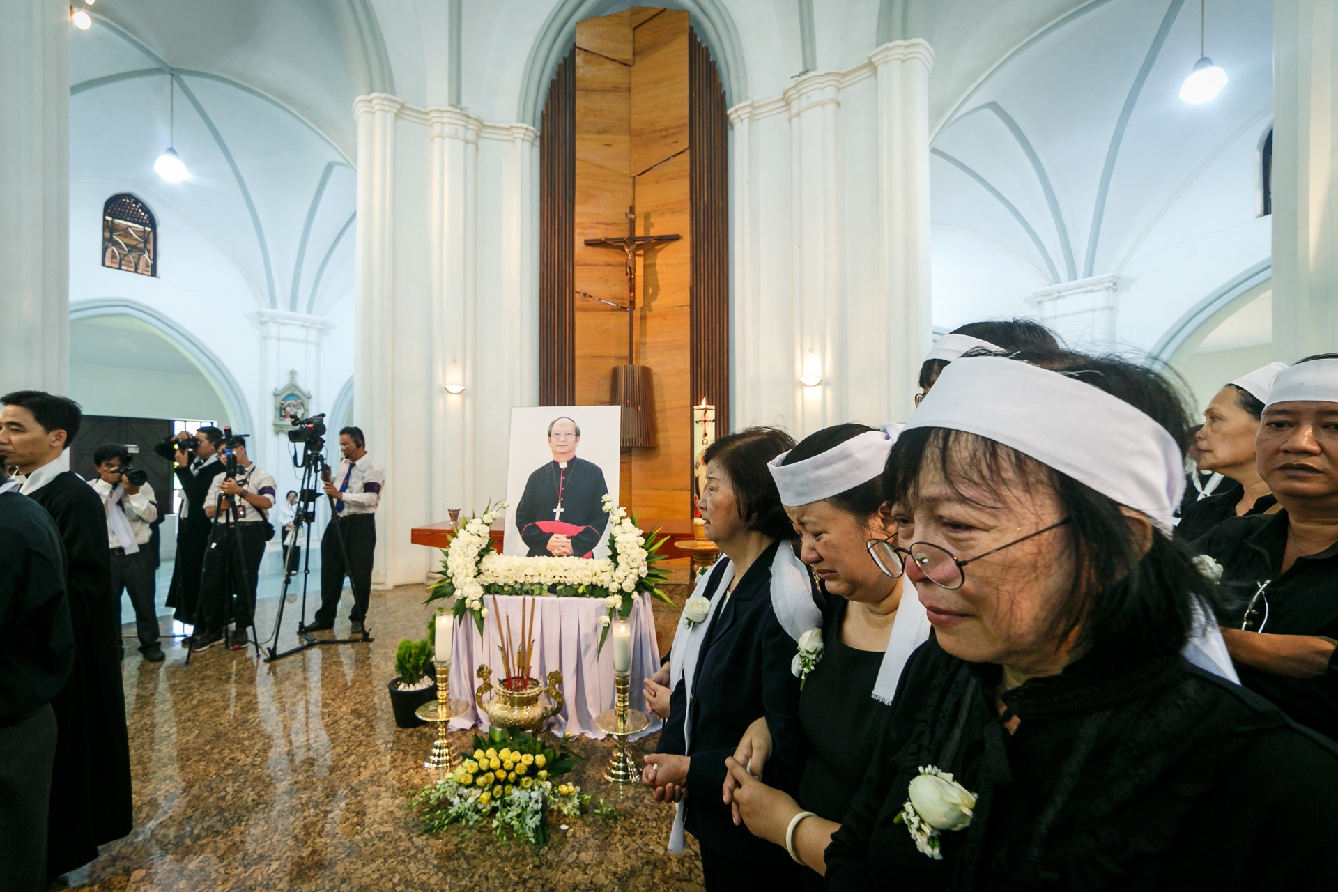 hang nghin nguoi doi nang tien dua co Tong giam muc ve noi an nghi cuoi cung anh 13