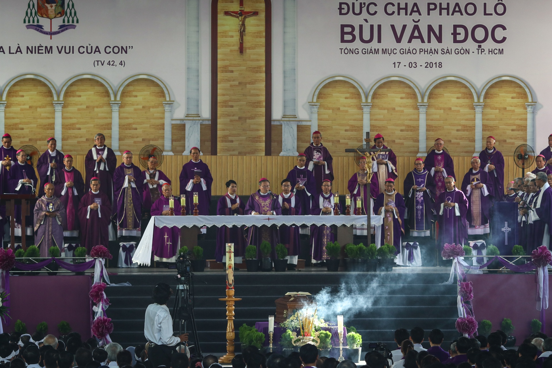 hang nghin nguoi doi nang tien dua co Tong giam muc ve noi an nghi cuoi cung anh 4