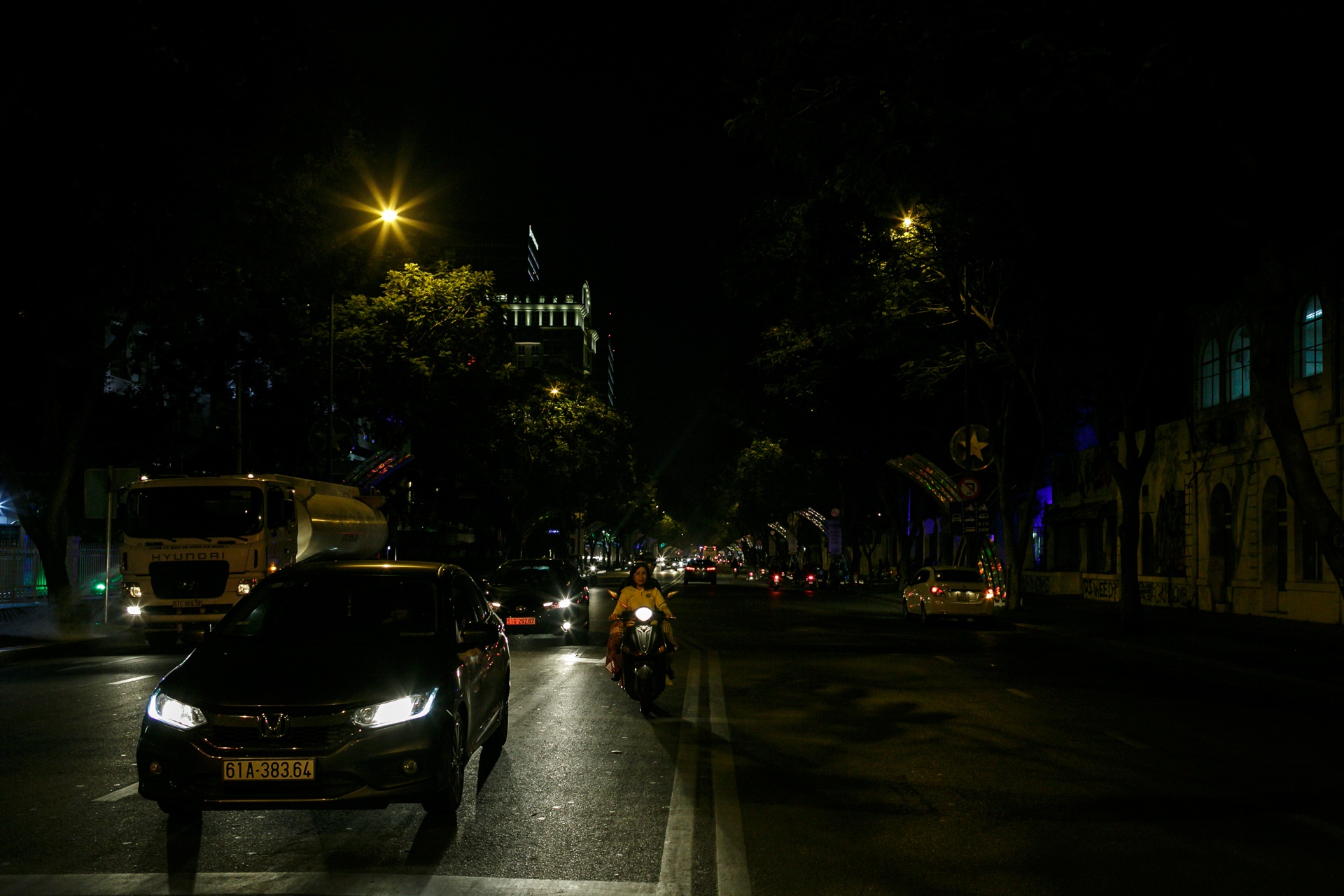 sai gon tat dien mot gio trong su kien gio trai dat anh 10