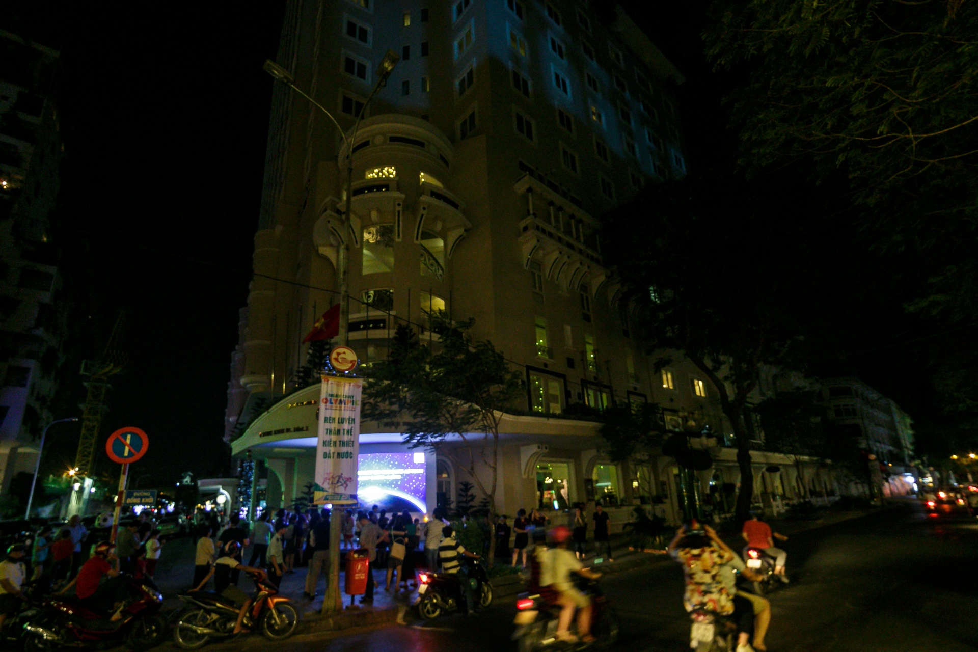 sai gon tat dien mot gio trong su kien gio trai dat anh 8