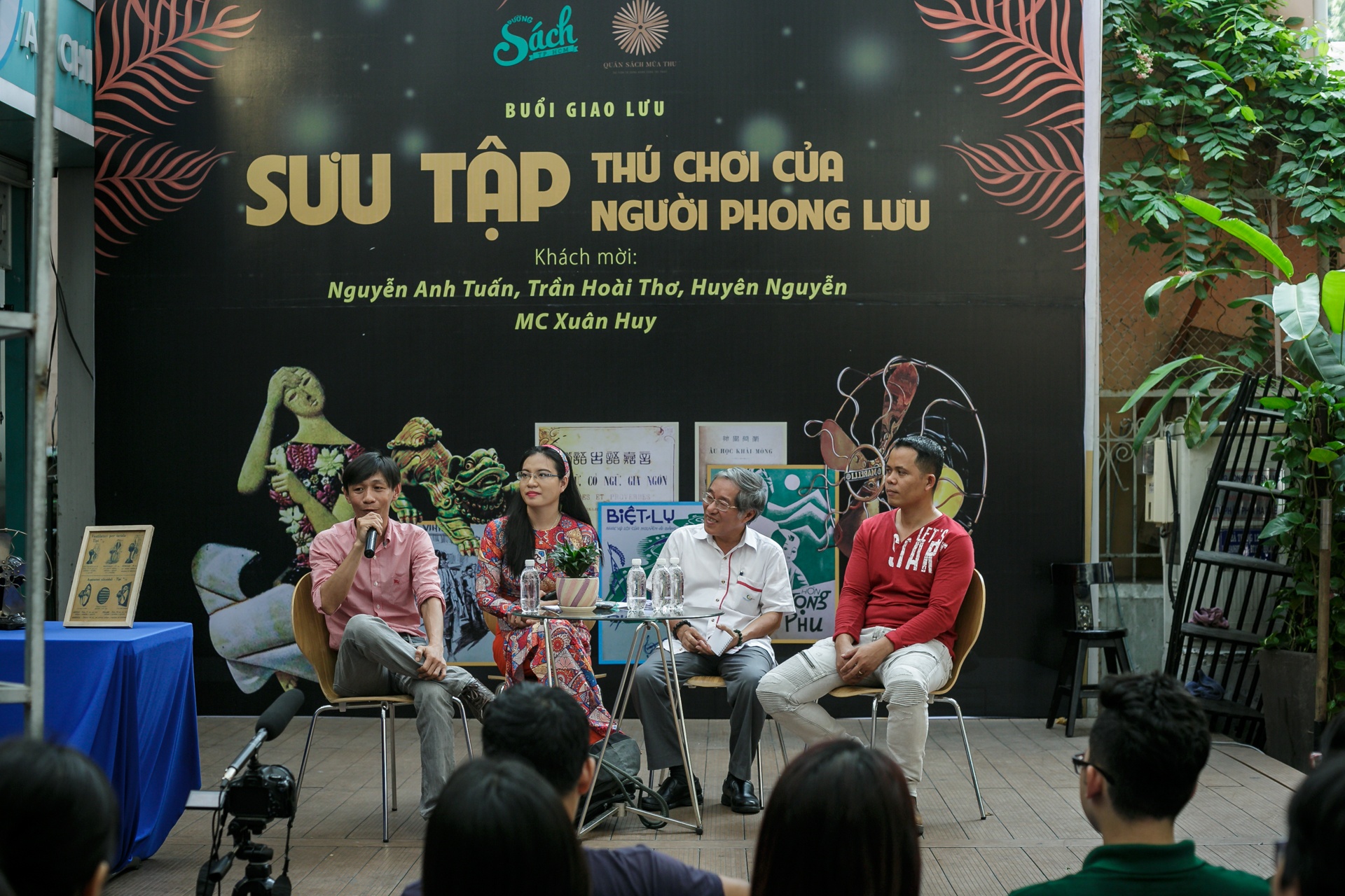 sach xua gom my thuat thanh le quat marelli tai trien lam o duong sach anh 2