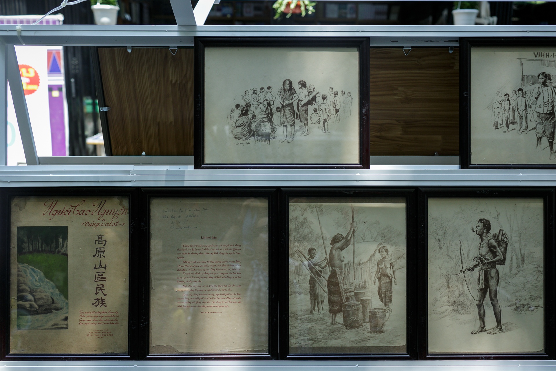 sach xua gom my thuat thanh le quat marelli tai trien lam o duong sach anh 12