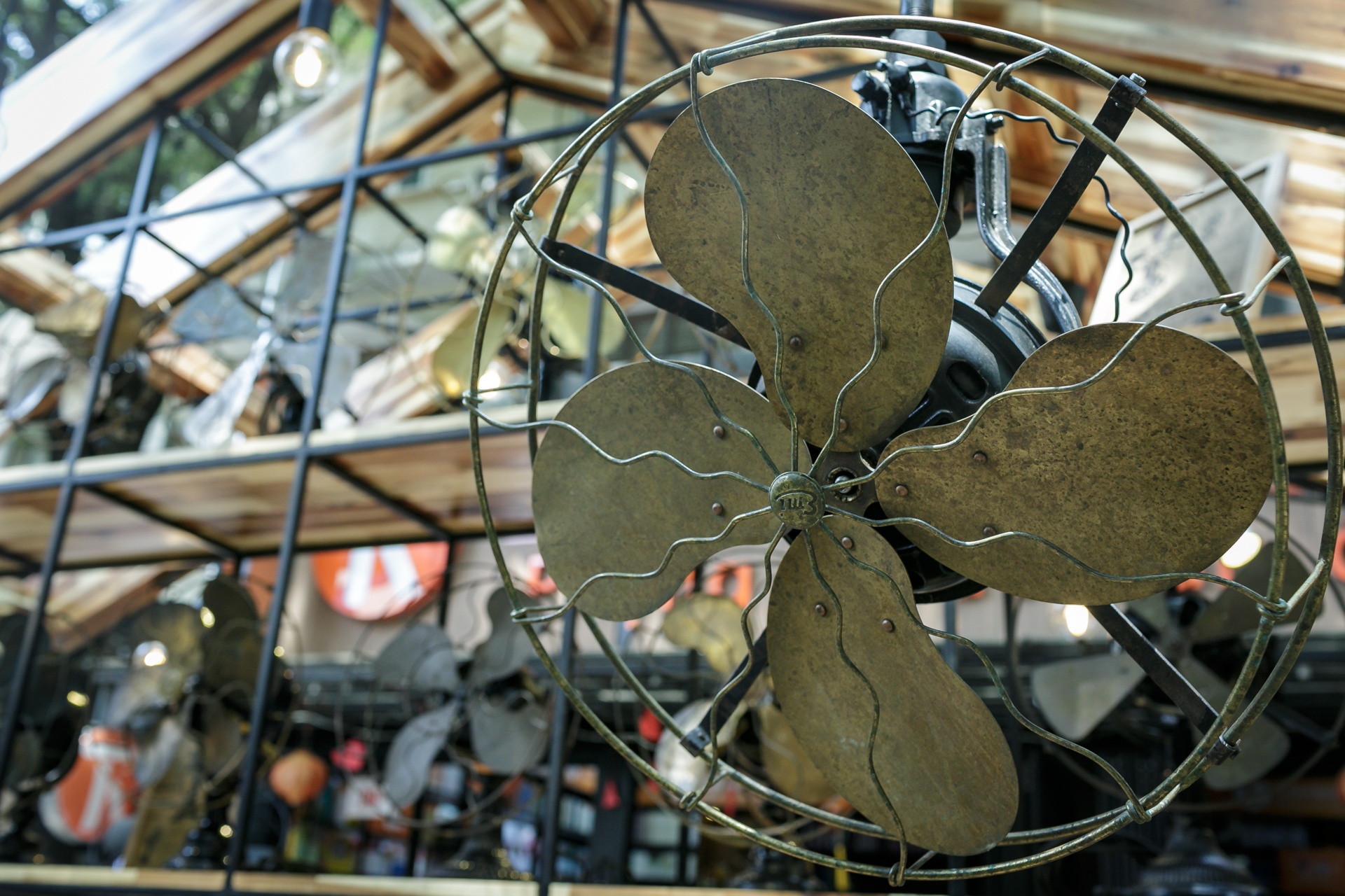 sach xua gom my thuat thanh le quat marelli tai trien lam o duong sach anh 4