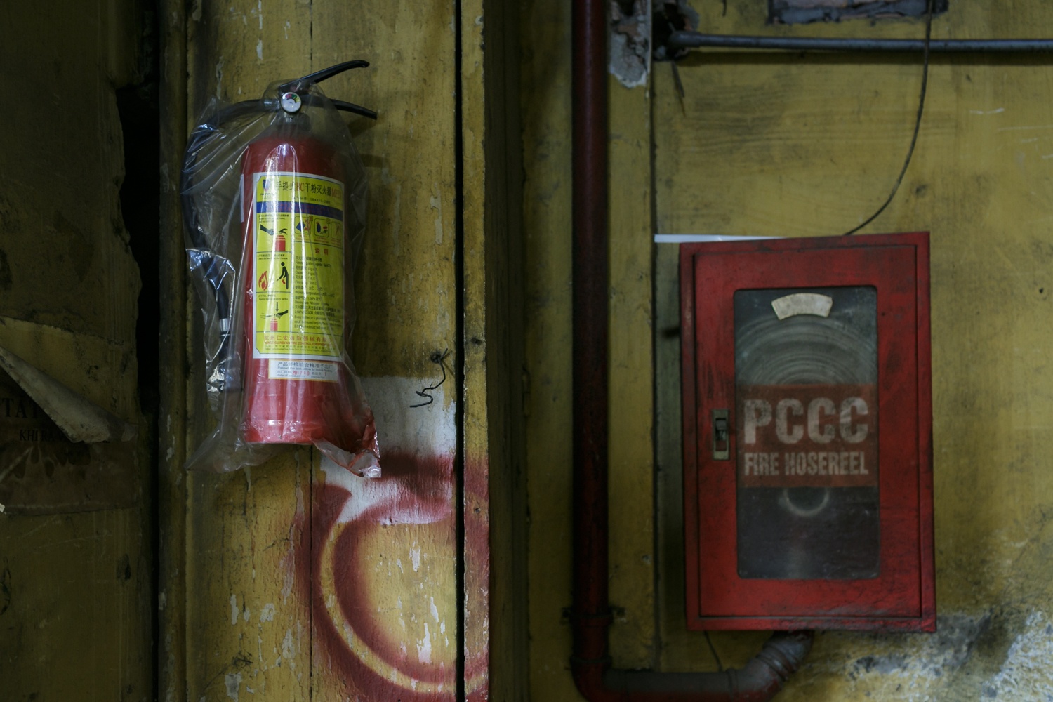 nhung chung cu khong coi bao chay,  khong loi thoat hiem anh 2