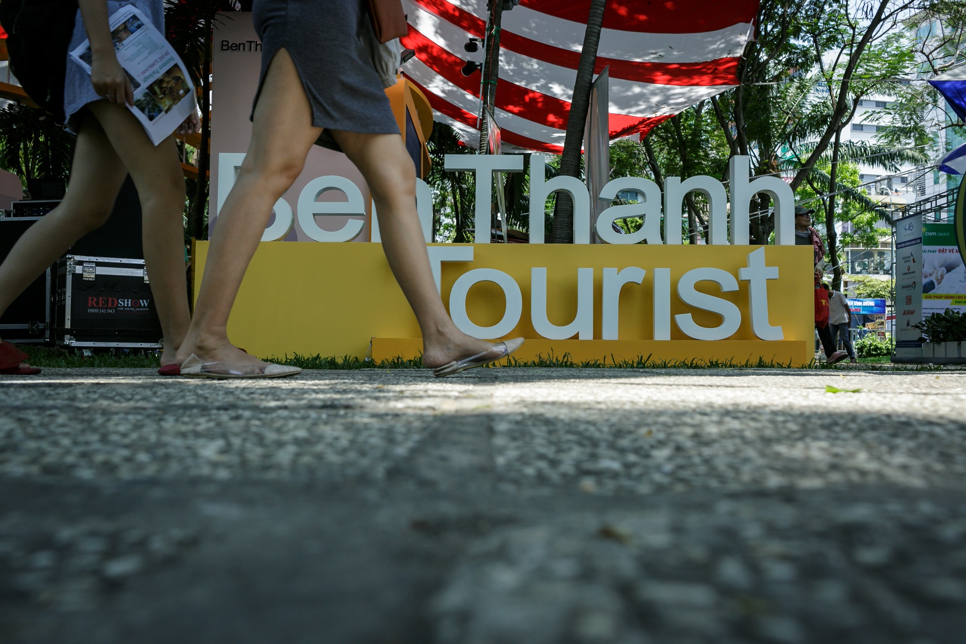 bat chap nang nong,  nhieu nguoi tich cuc san tour gia re tai ngay hoi du lich 2018 anh 3