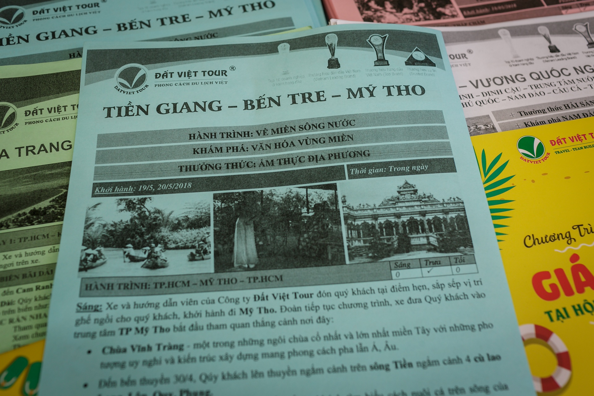 bat chap nang nong,  nhieu nguoi tich cuc san tour gia re tai ngay hoi du lich 2018 anh 5