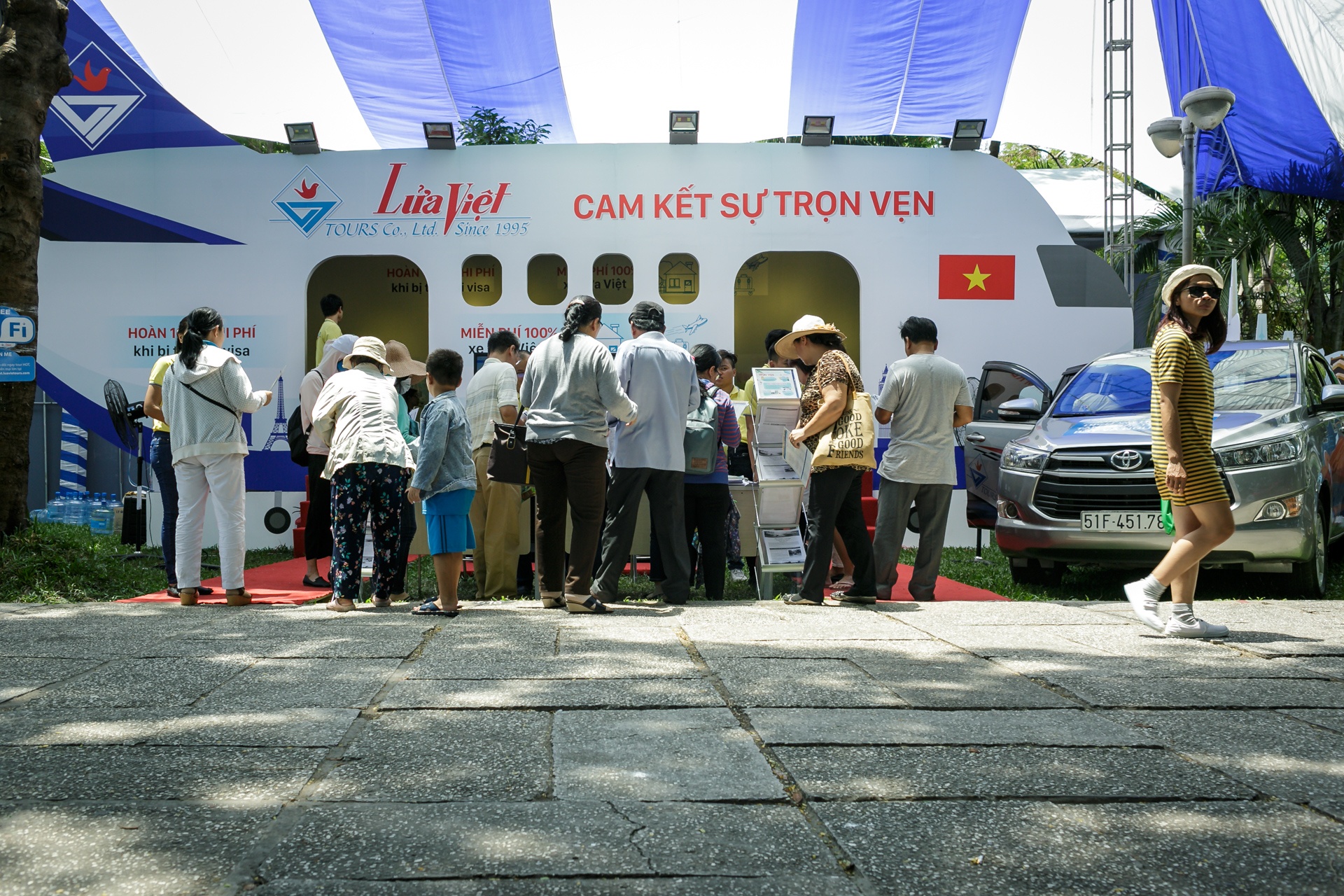 bat chap nang nong,  nhieu nguoi tich cuc san tour gia re tai ngay hoi du lich 2018 anh 9