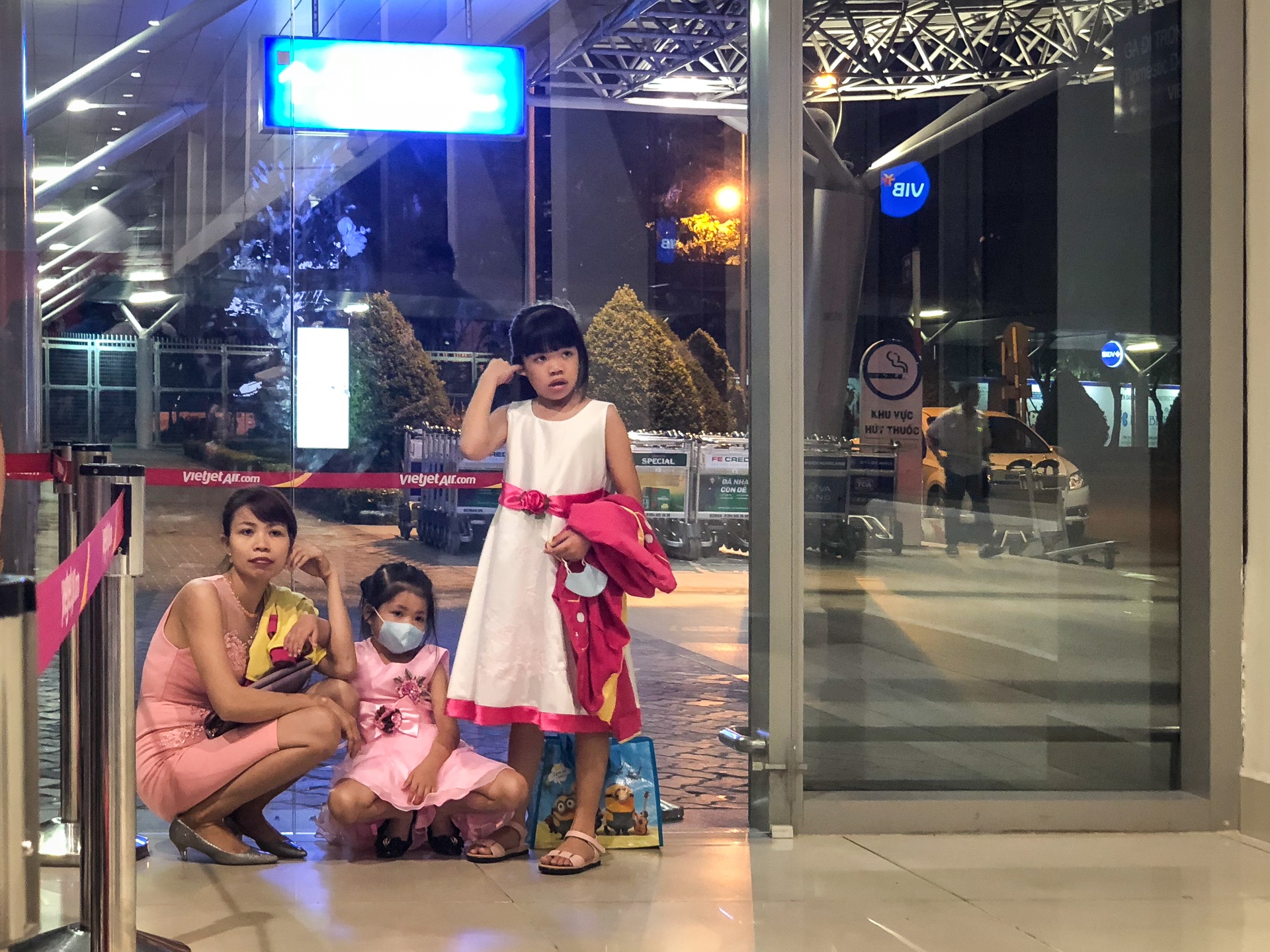 san bay tan son nhat dong nghit nguoi ngay ngay dau nghi le anh 5